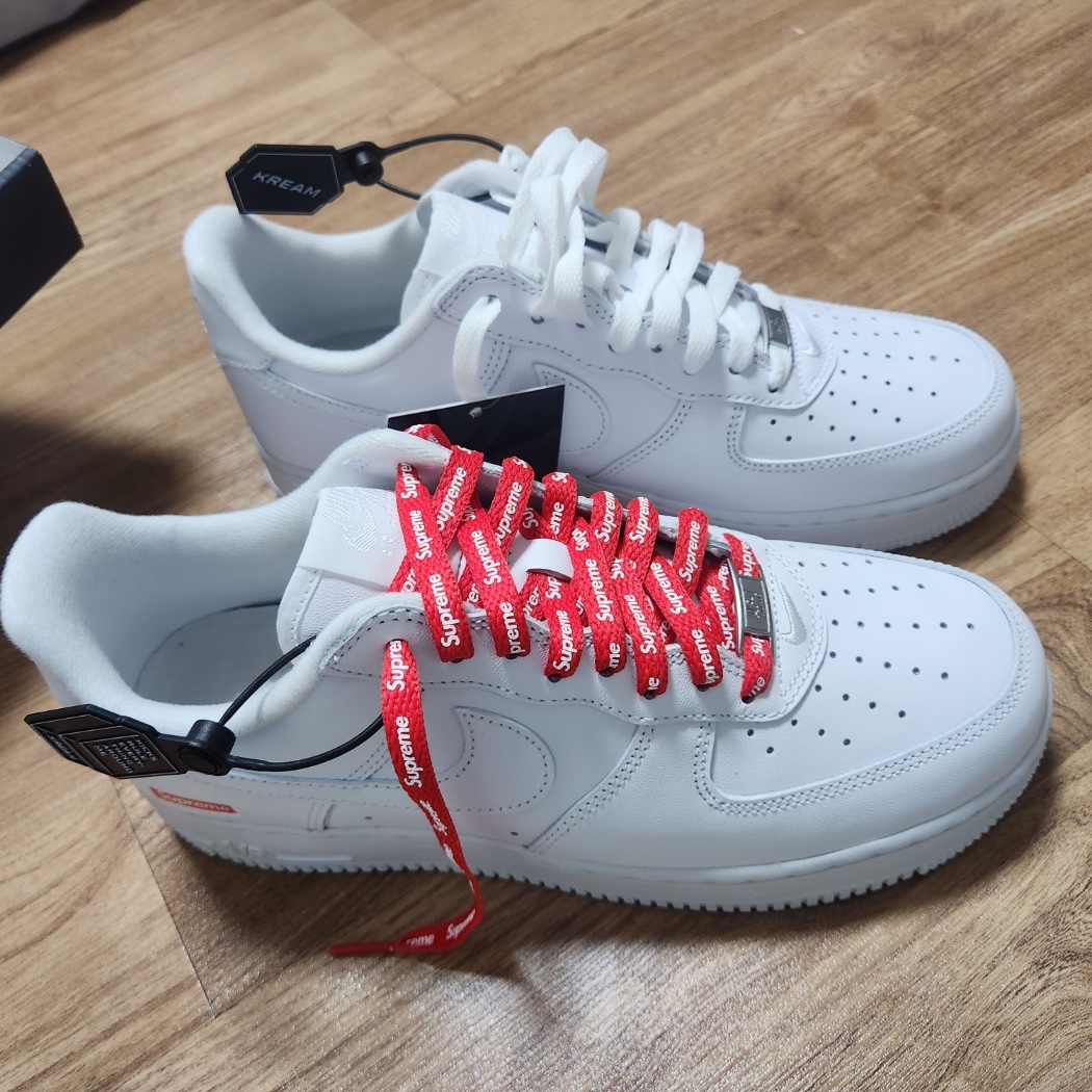 Nike x Supreme Air Force 1 Low White 착용 스타일