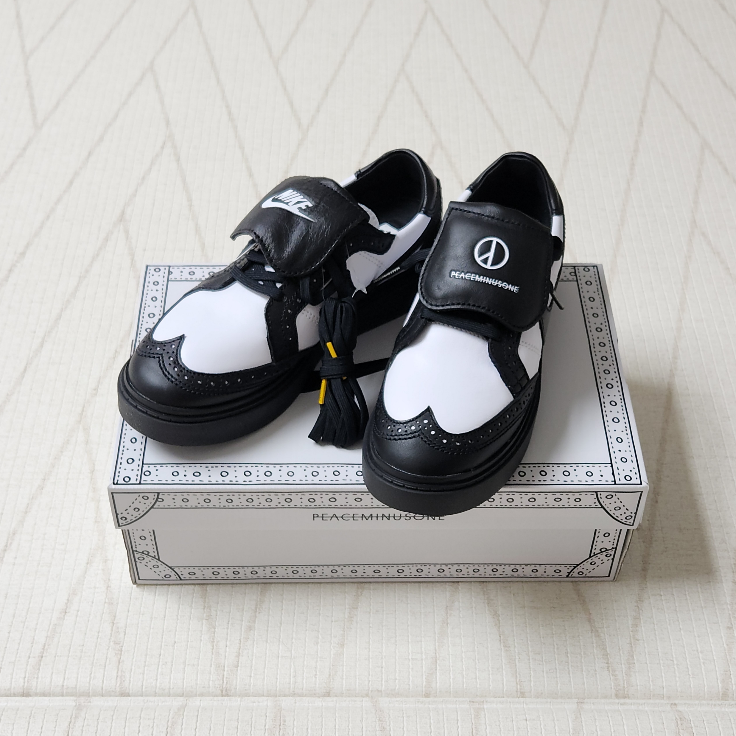 Nike x Peaceminusone Kwondo1 Black and White 착용 스타일 - 1