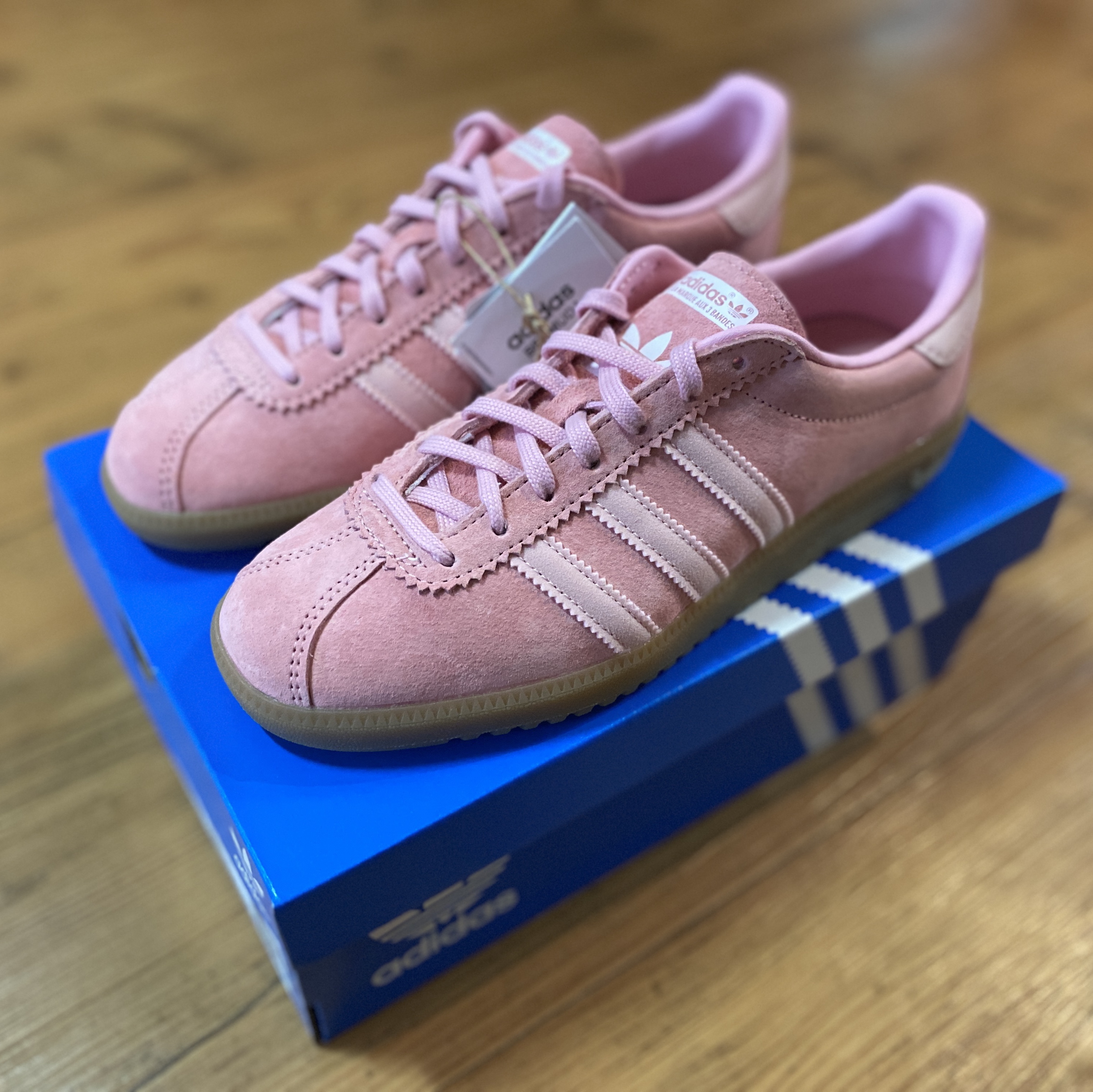 Adidas Bermuda Glow Pink 착용 스타일 - 4