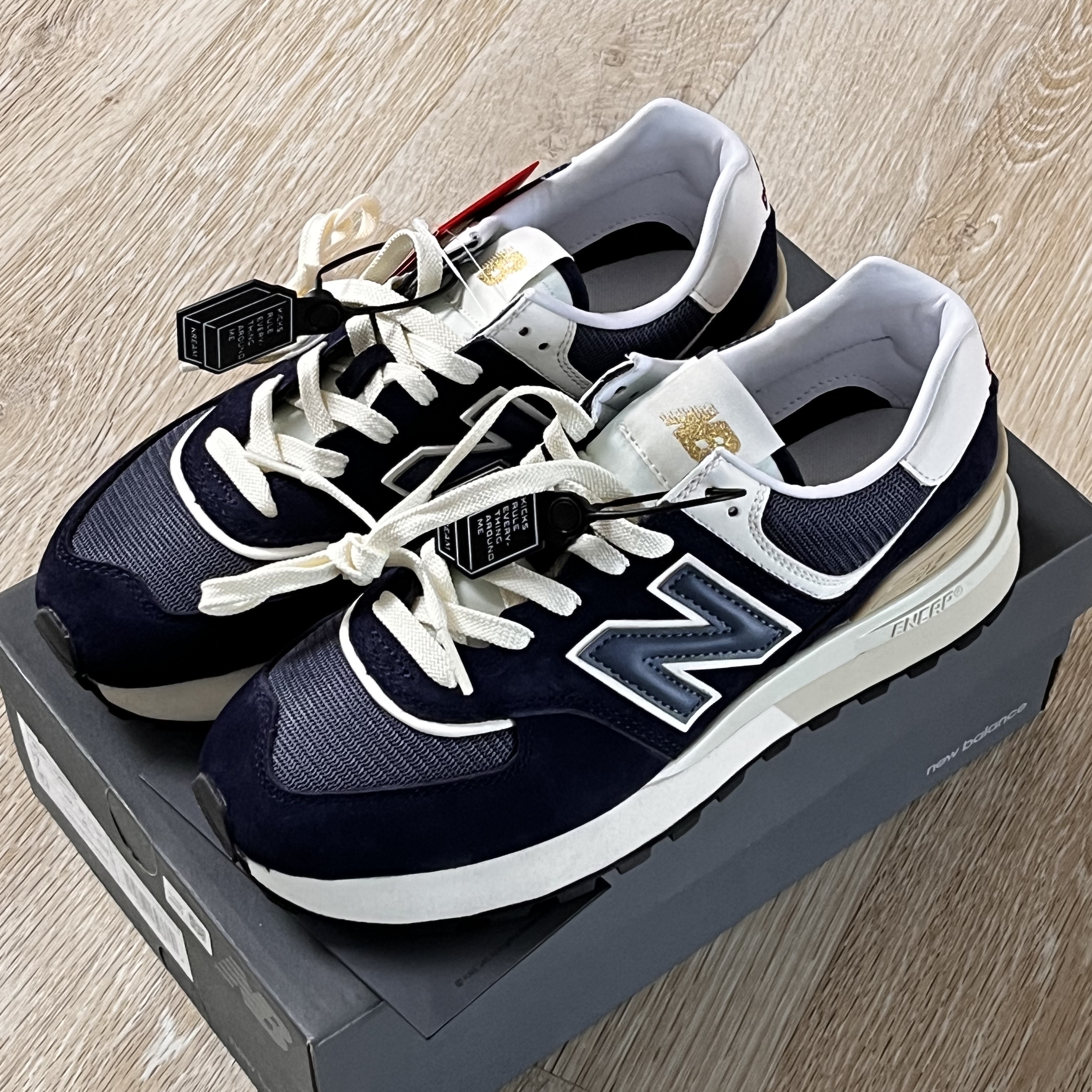 New Balance 574 Legacy Navy 착용 스타일 - 1
