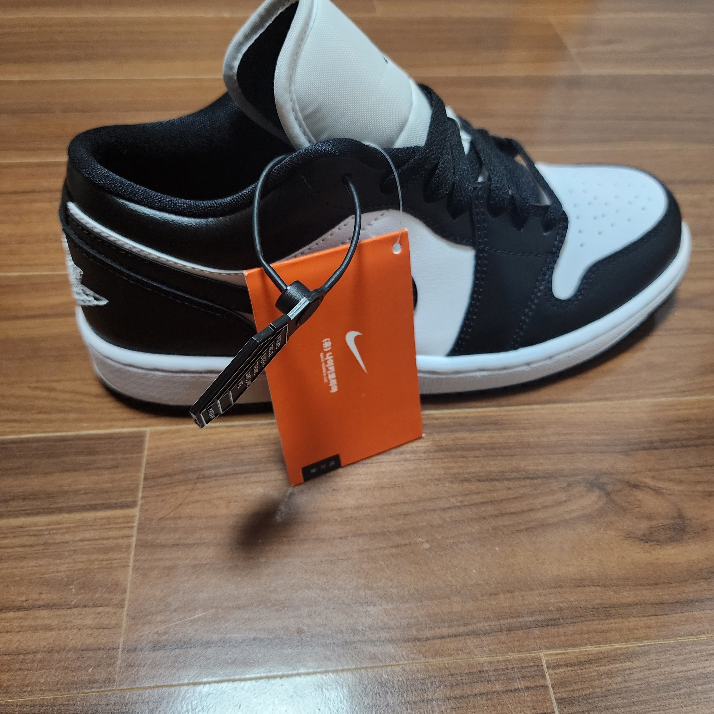 (W) Jordan 1 Low Black and White 착용 스타일