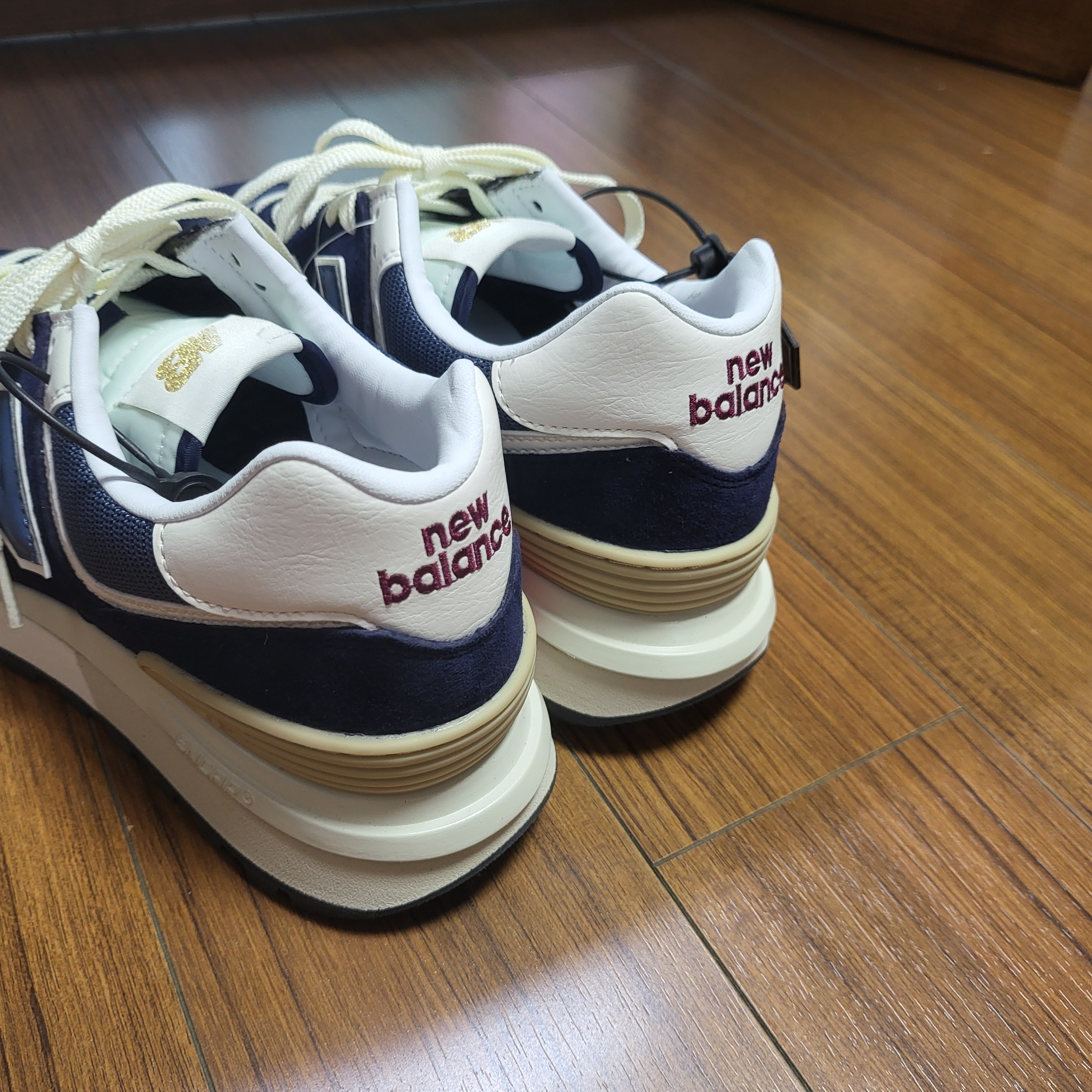 New Balance 574 Legacy Navy 착용 스타일 - 3