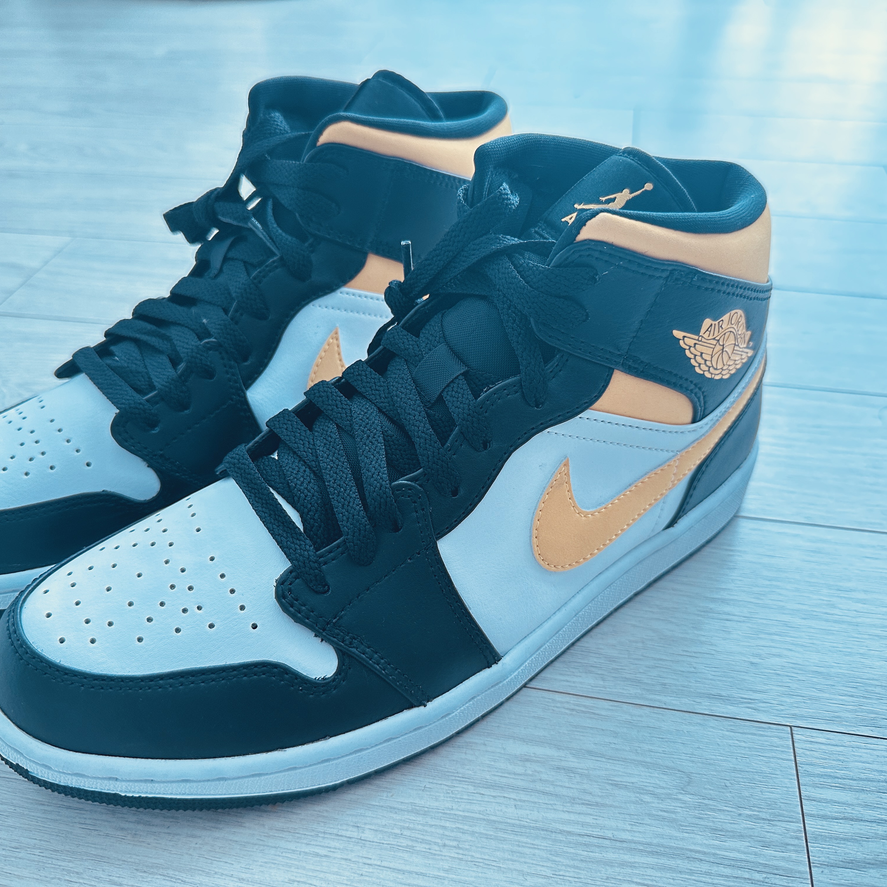 Jordan 1 Mid Pollen 착용 스타일
