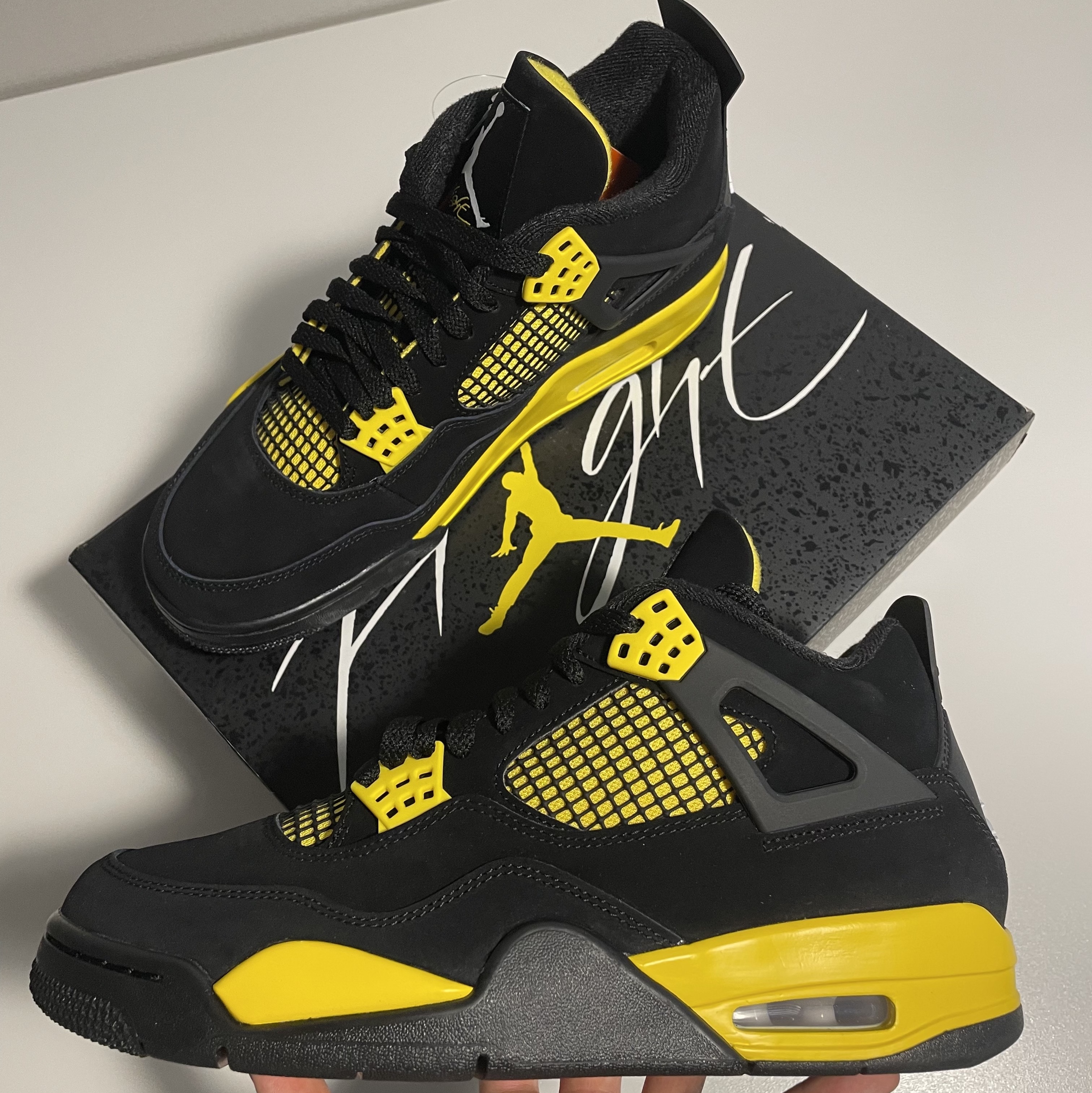 Jordan 4 Retro Thunder 2023 착용 스타일