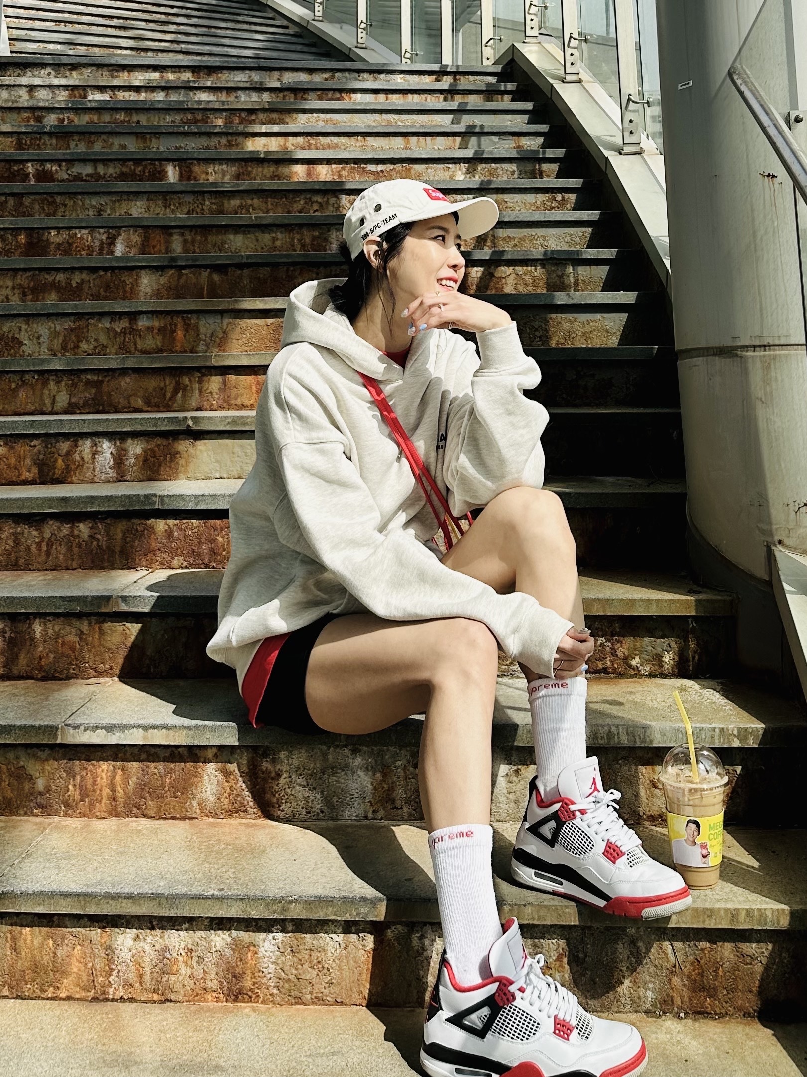 Jordan 4 Retro OG Fire Red 2020, Essentials The Core Collection Hoodie Light Oatmeal 착용 스타일 - 2
