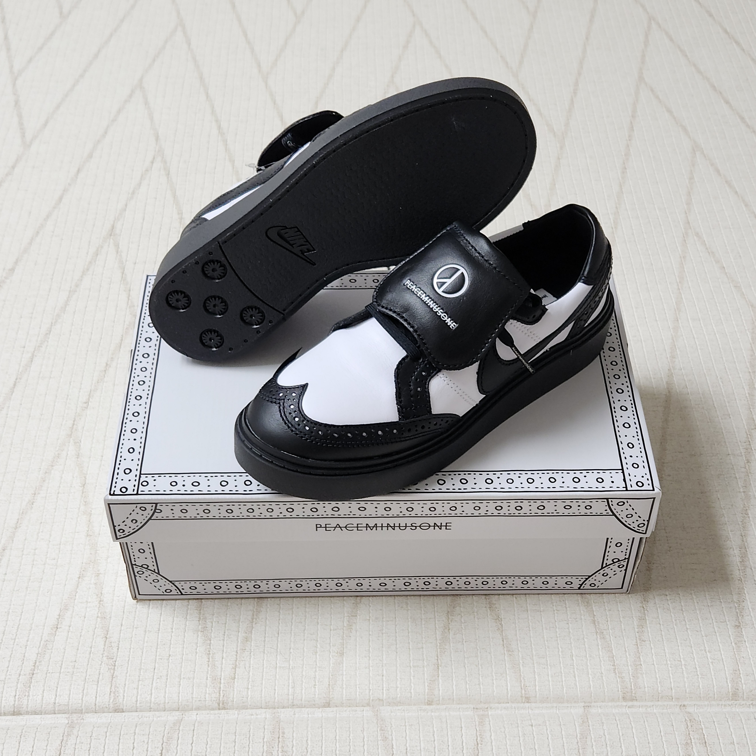 Nike x Peaceminusone Kwondo1 Black and White 착용 스타일 - 2