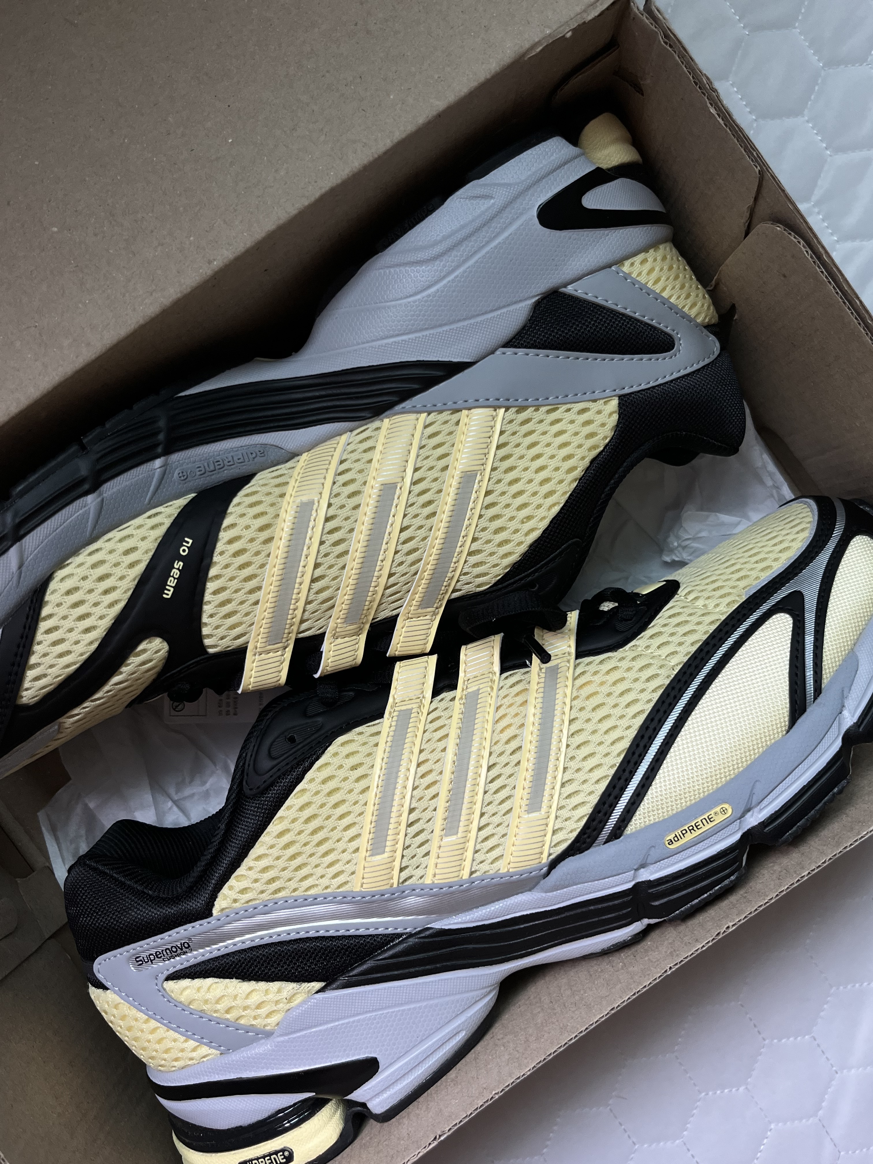 Adidas Supernova Cushion 7 Almost Yellow 착용 스타일