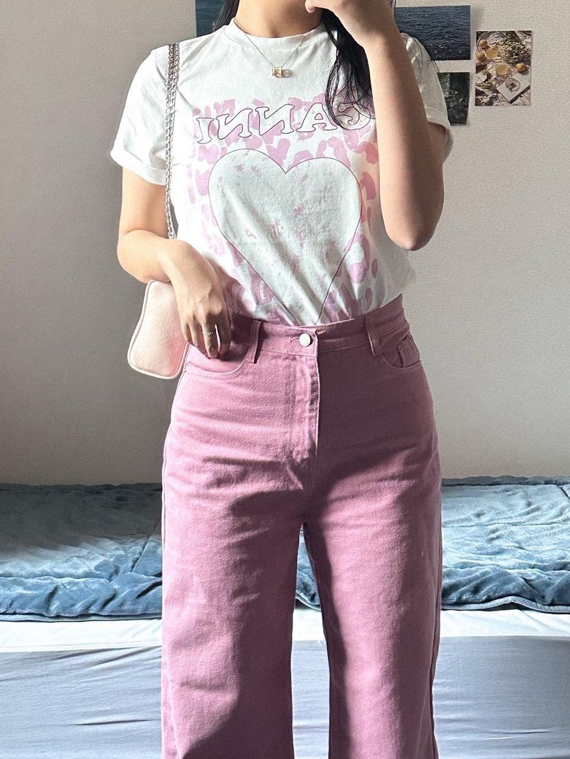 (W) Ganni Pink Leopard Heart T-Shirt Ivory 착용 스타일