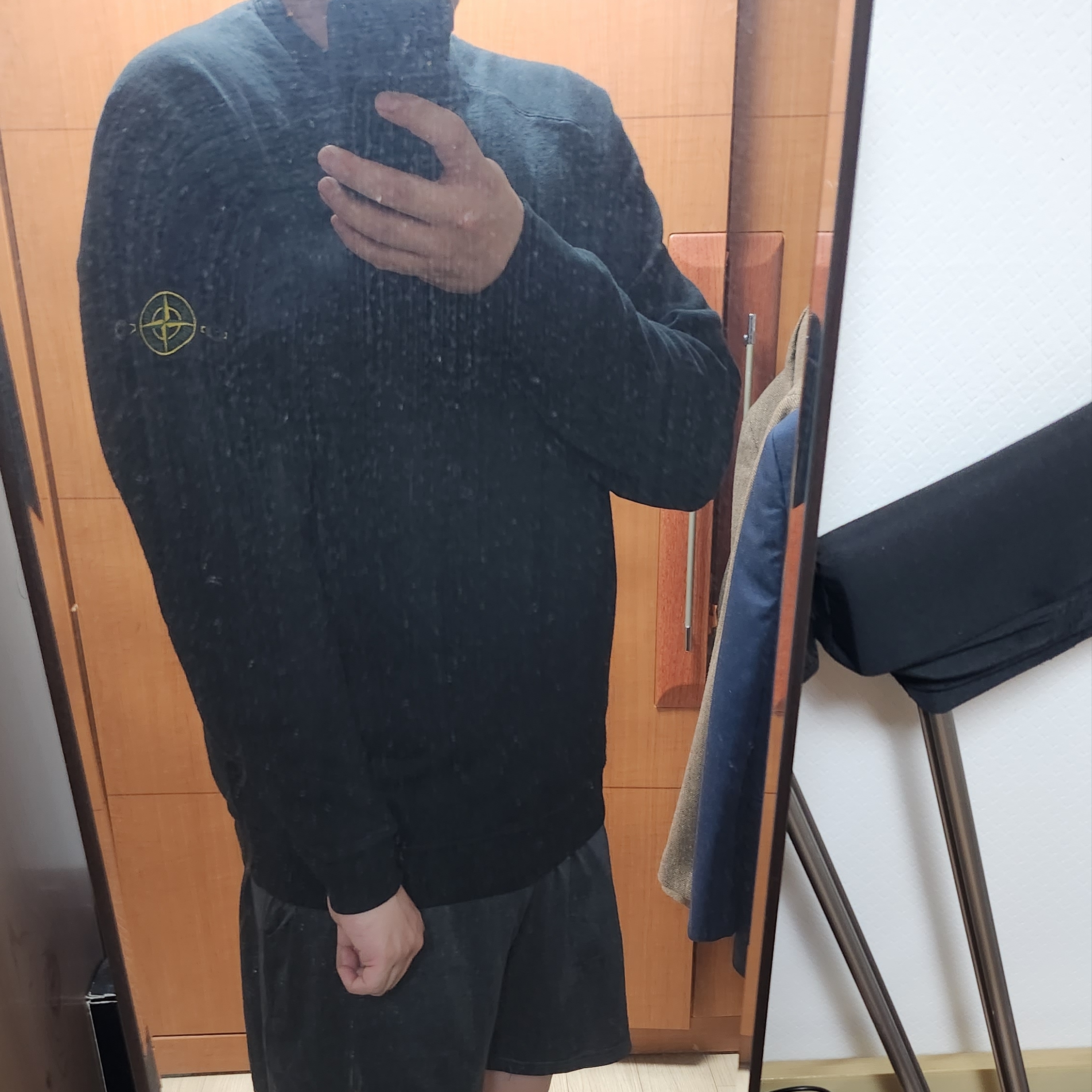 Stone Island 66360 Old Treatment Crewneck Sweatshirt Black - 23SS 착용 스타일