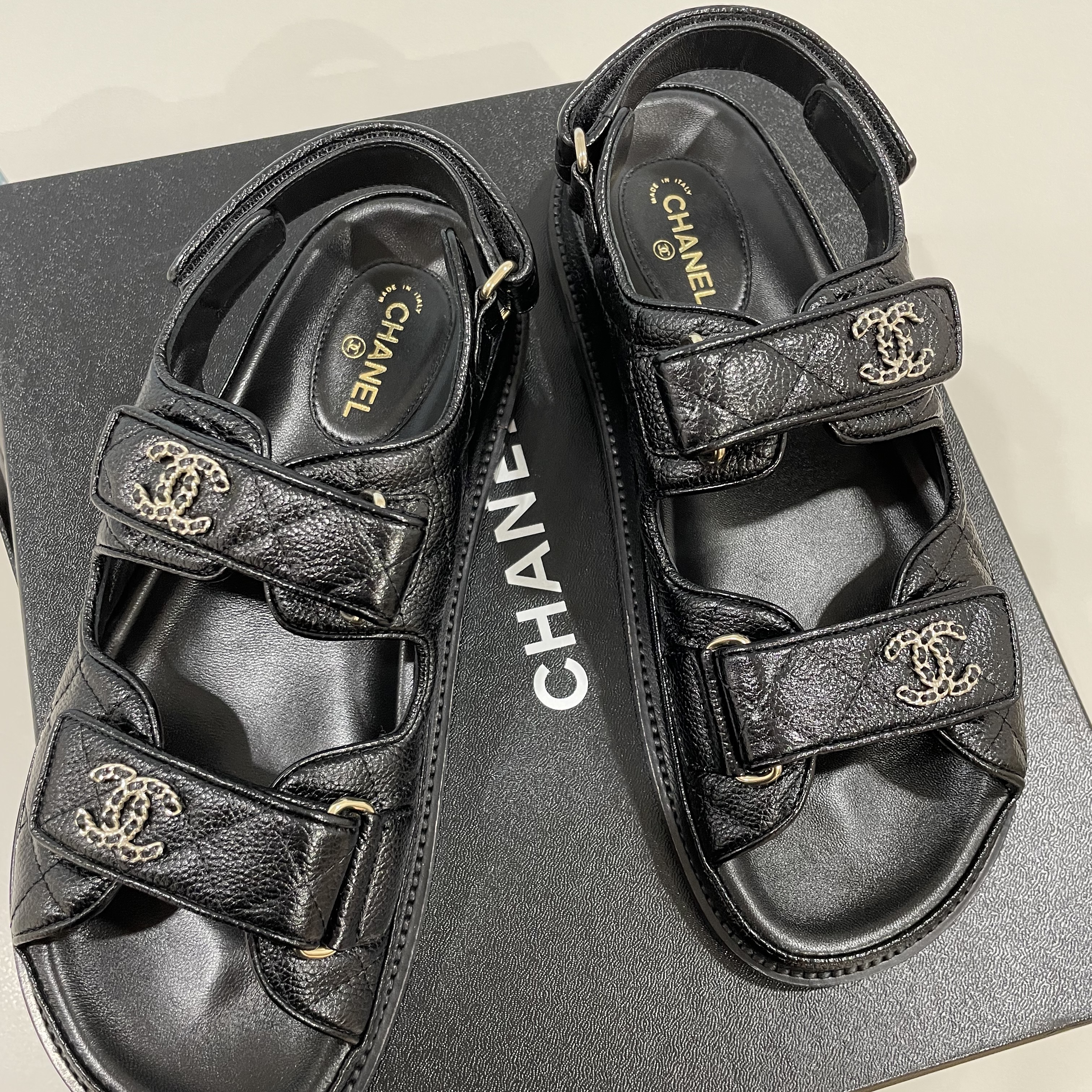 (W) Chanel Sandals Grained Calfskin & Black 착용 스타일