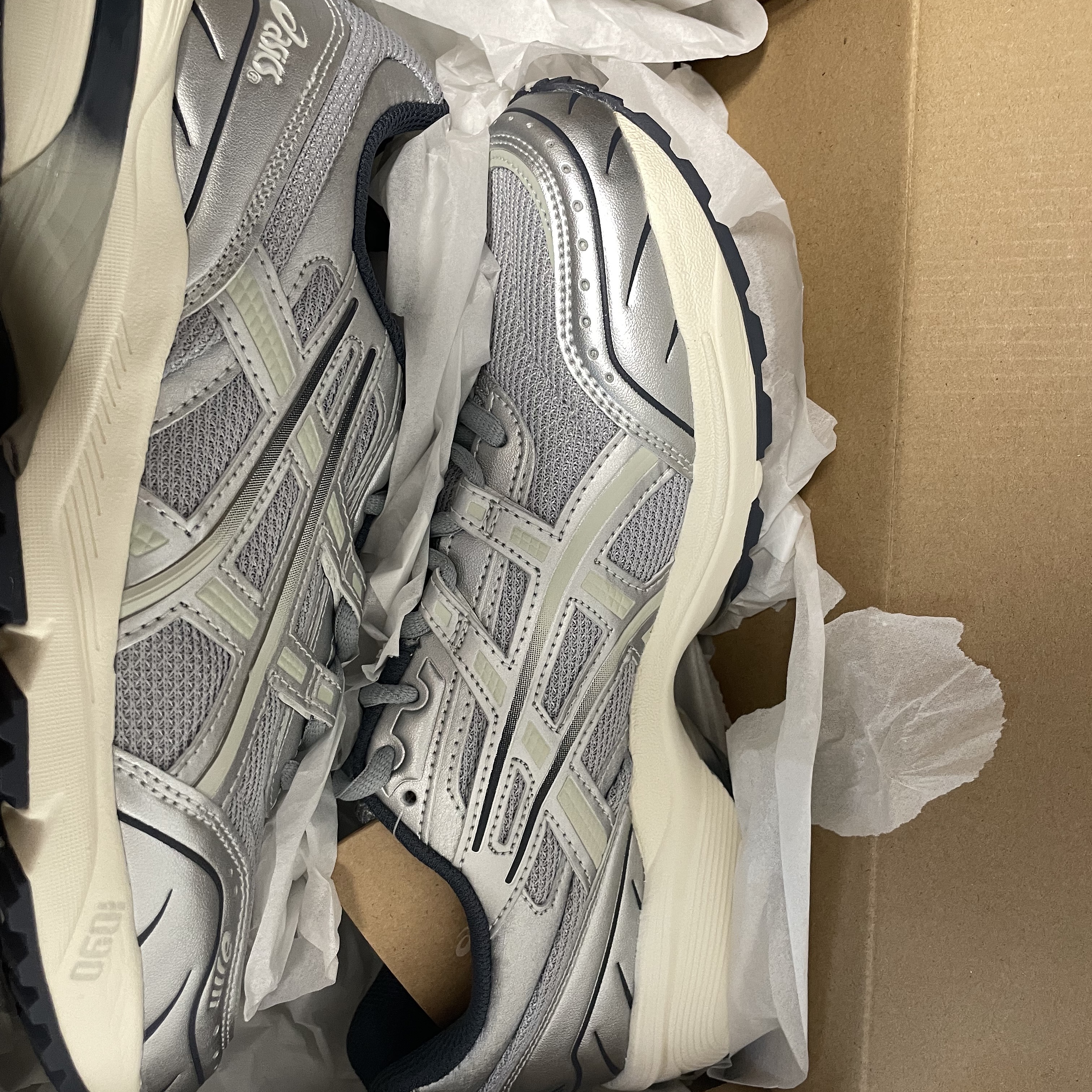 Asics Gel-1090 Piedmont Grey 착용 스타일