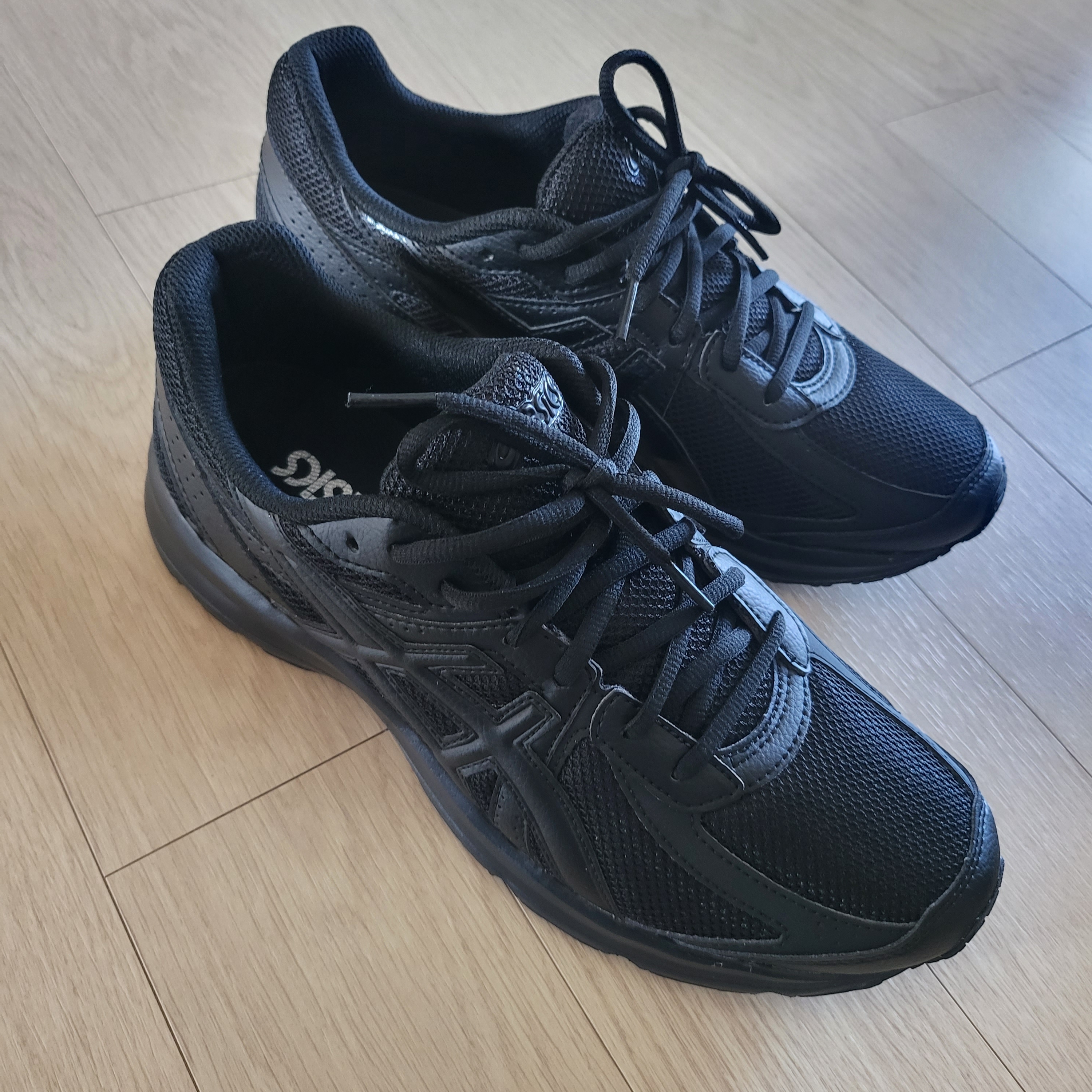 Asics Jog 100 S Black - 2E Wide 착용 스타일
