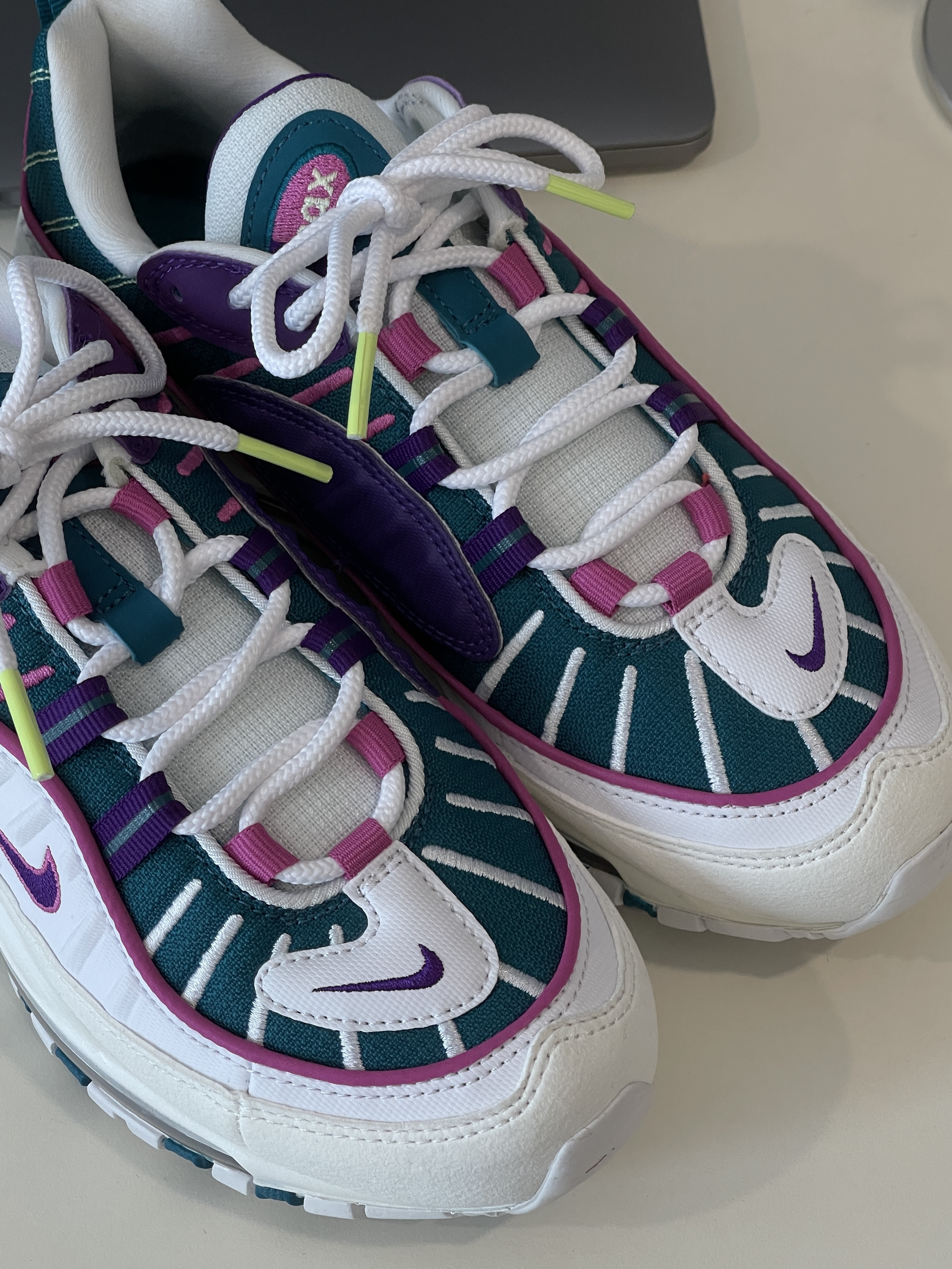 (W) Nike Air Max 98 Bright Spruce Voltage Purple 착용 스타일