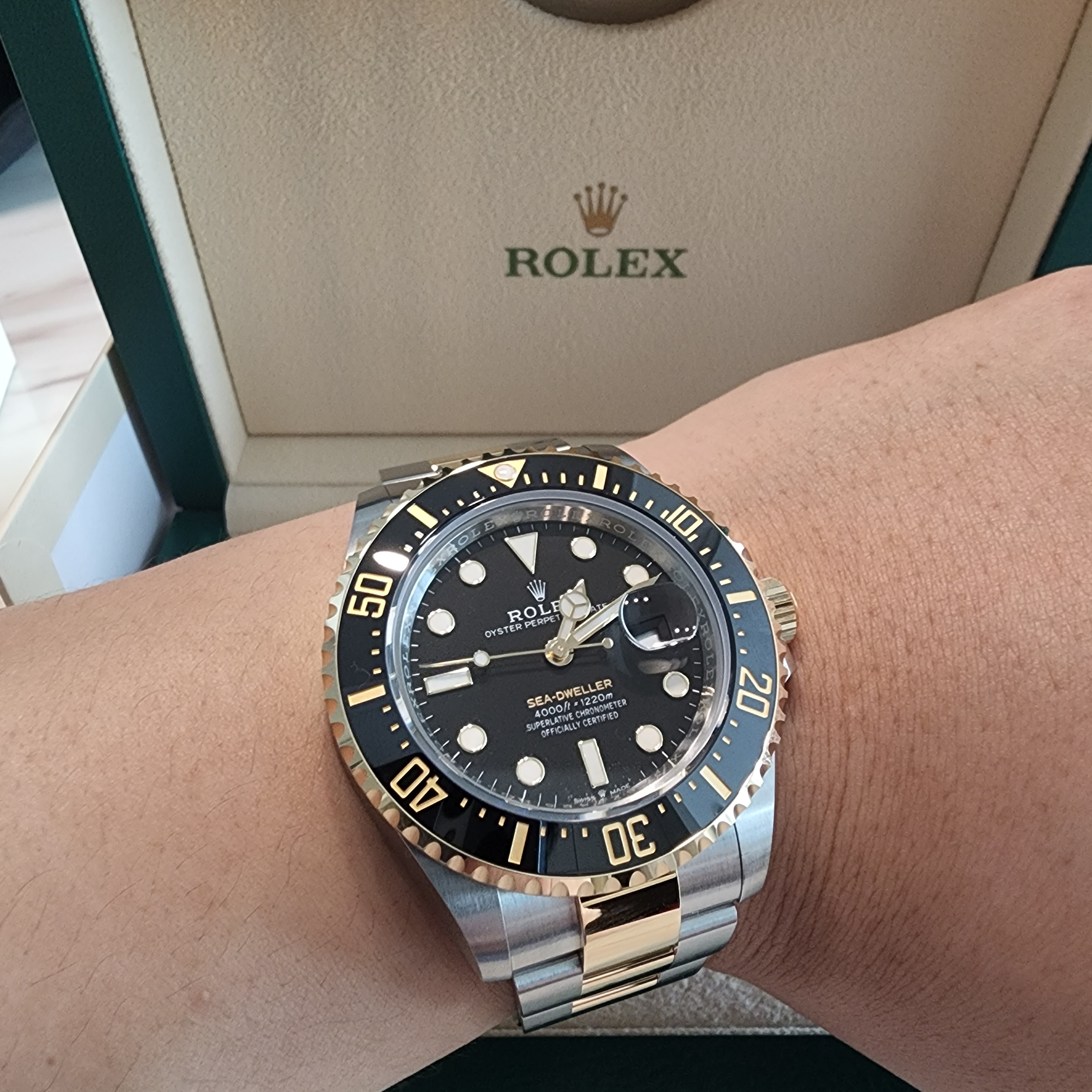 Rolex Sea-Dweller 43mm 126603 Black Oyster 착용 스타일