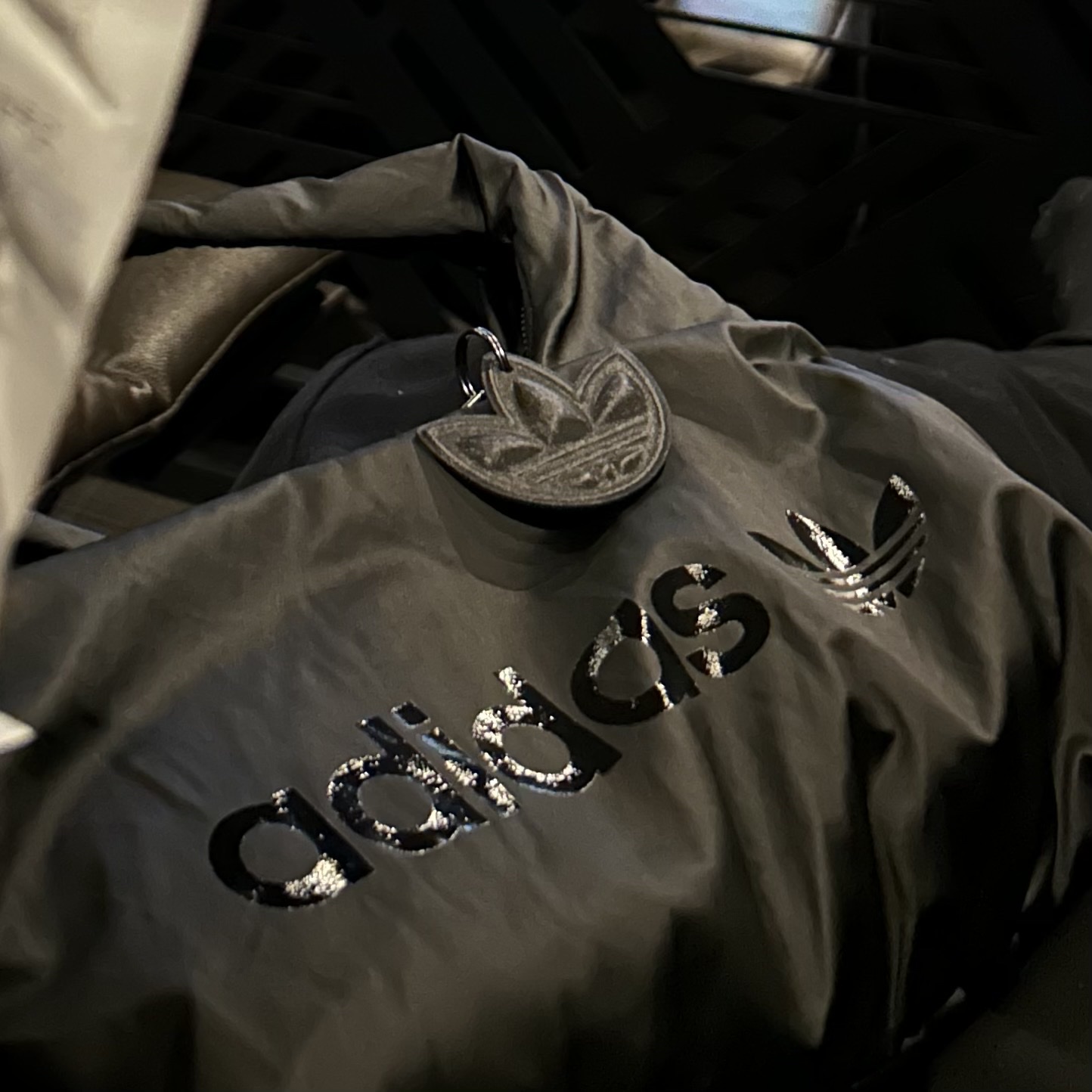 Adidas Satin Small Shoulder Bag Black 착용 스타일