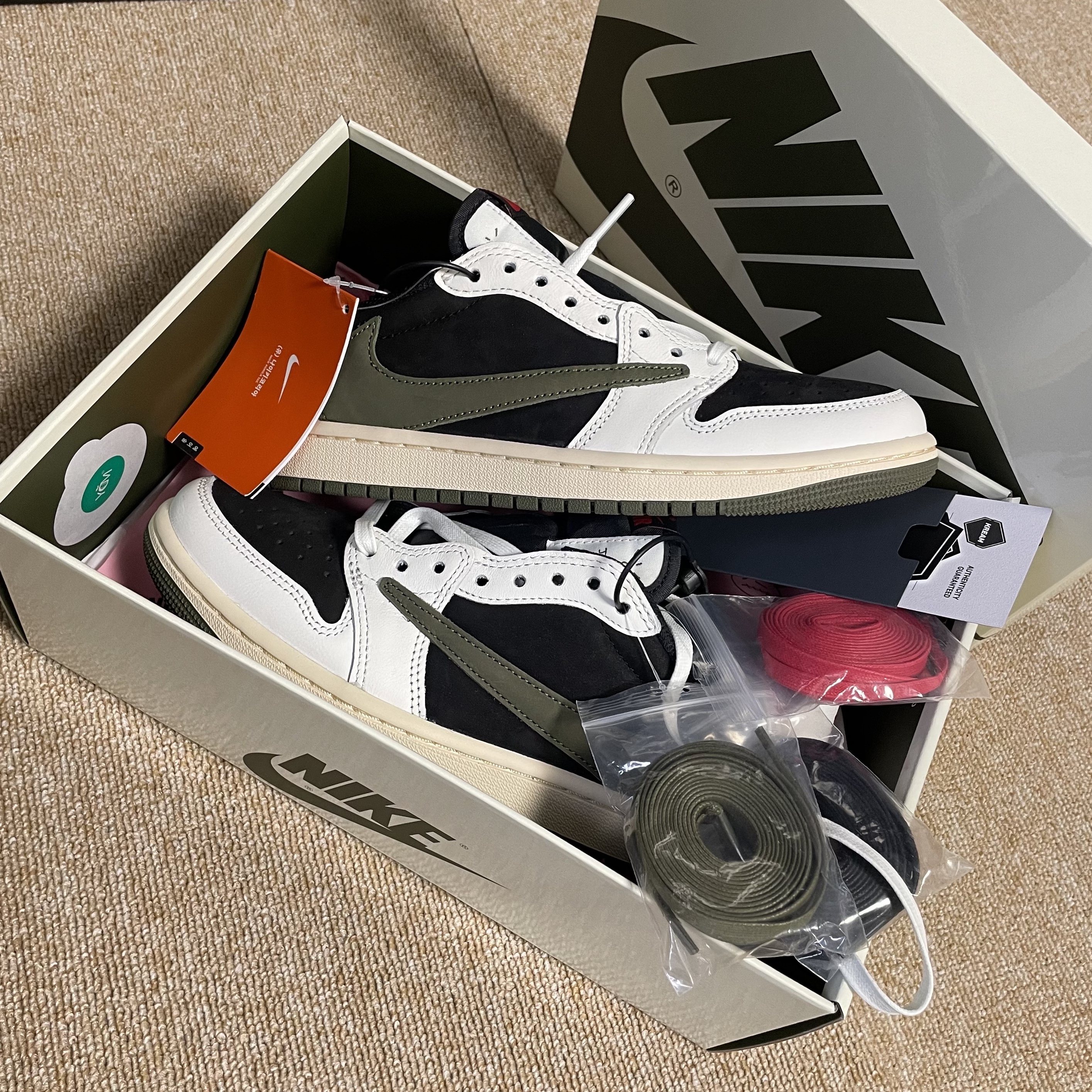 (W) Jordan 1 x Travis Scott Retro Low OG SP Medium Olive 착용 스타일 - 1