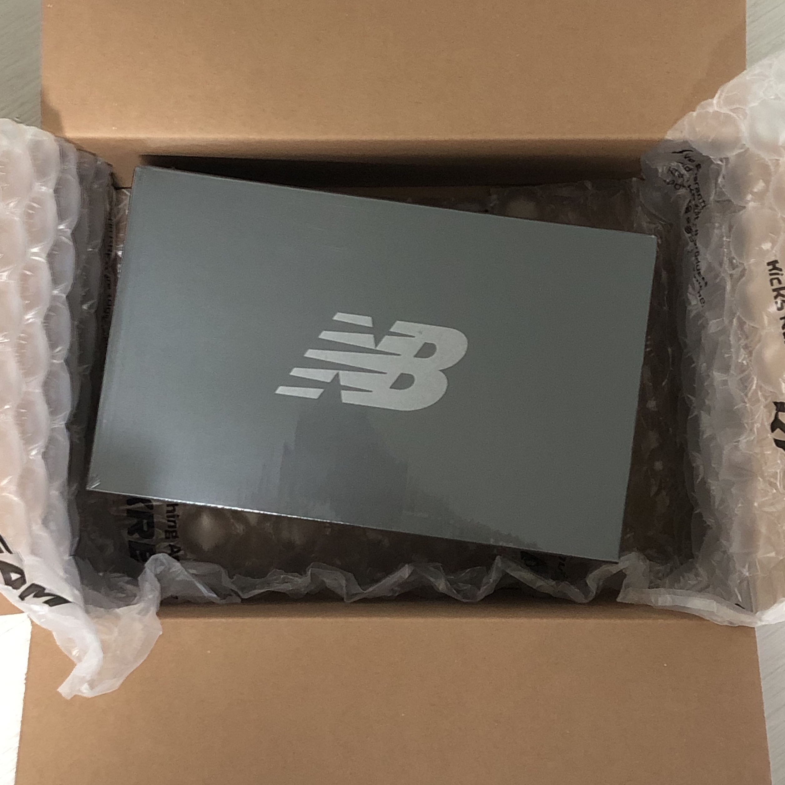 New Balance 530 Steel Grey 착용 스타일 - 1