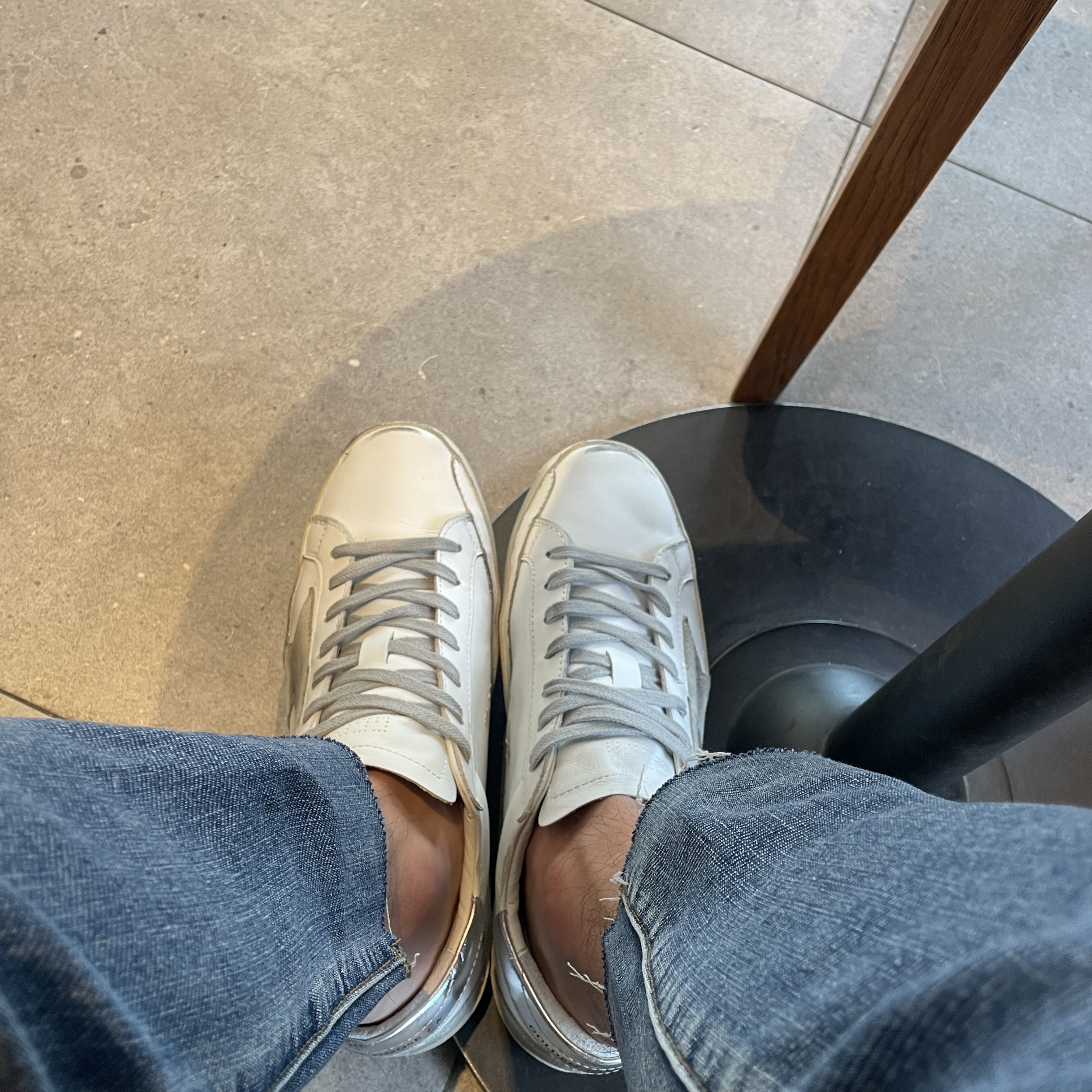 Golden Goose Superstar White Silver Heel Tab Sneakers 착용 스타일