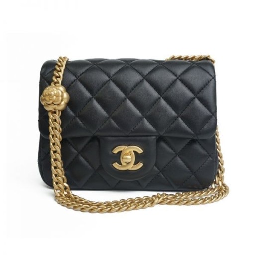 Chanel Mini Flap Bag Lambskin & Gold Black 착용 스타일