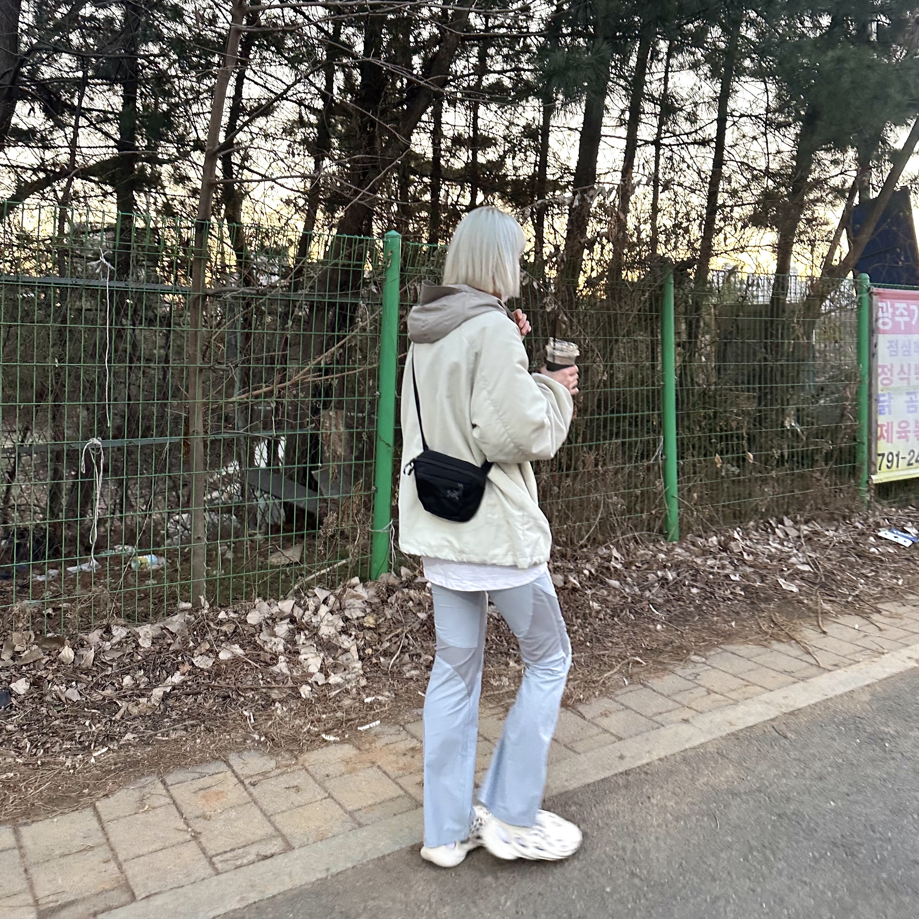 Sansan Gear Docking Jacket Ivory - 22FW, Adidas Yeezy Foam RNNR Sand 착용 스타일 - 2