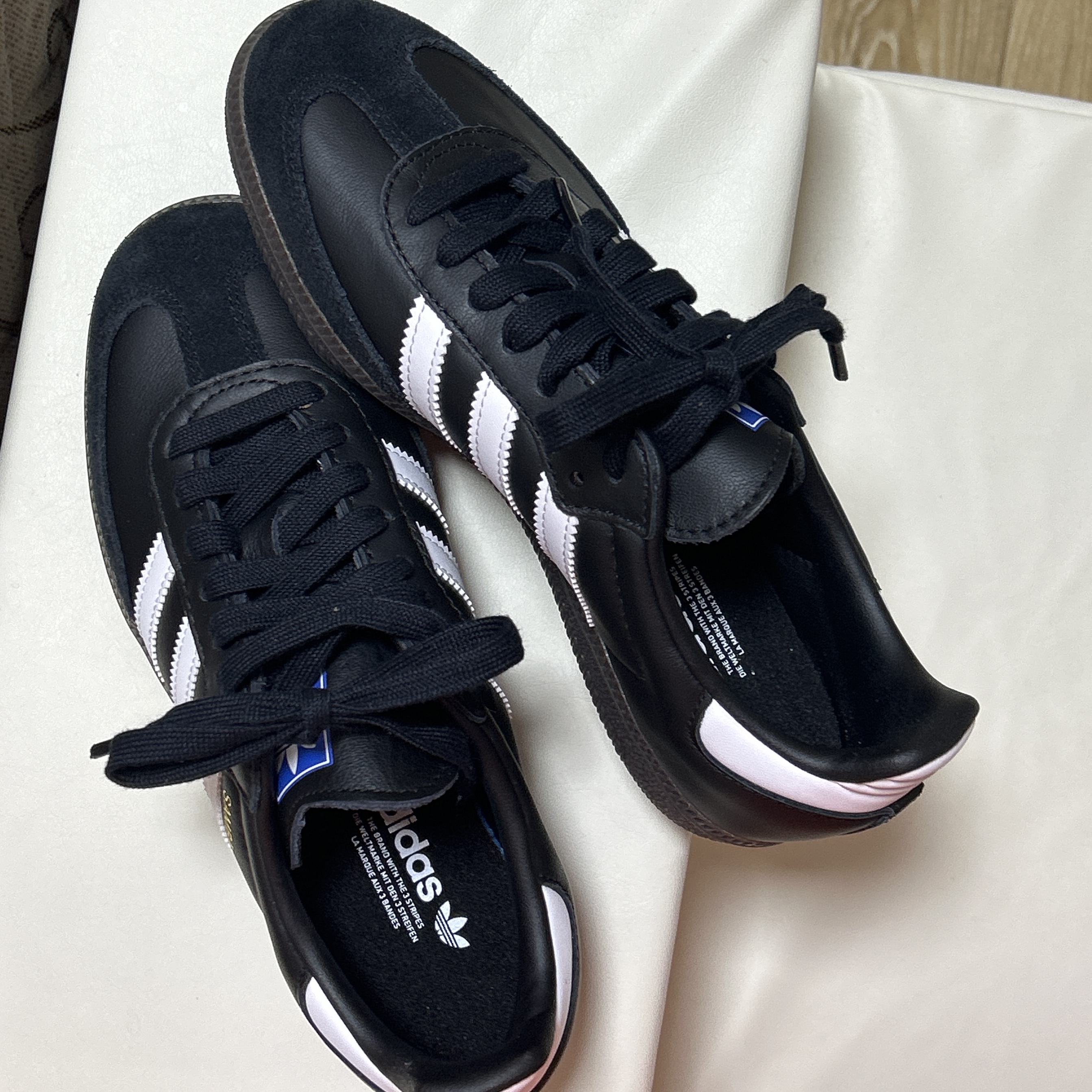 Adidas Samba OG Black White Gum 착용 스타일