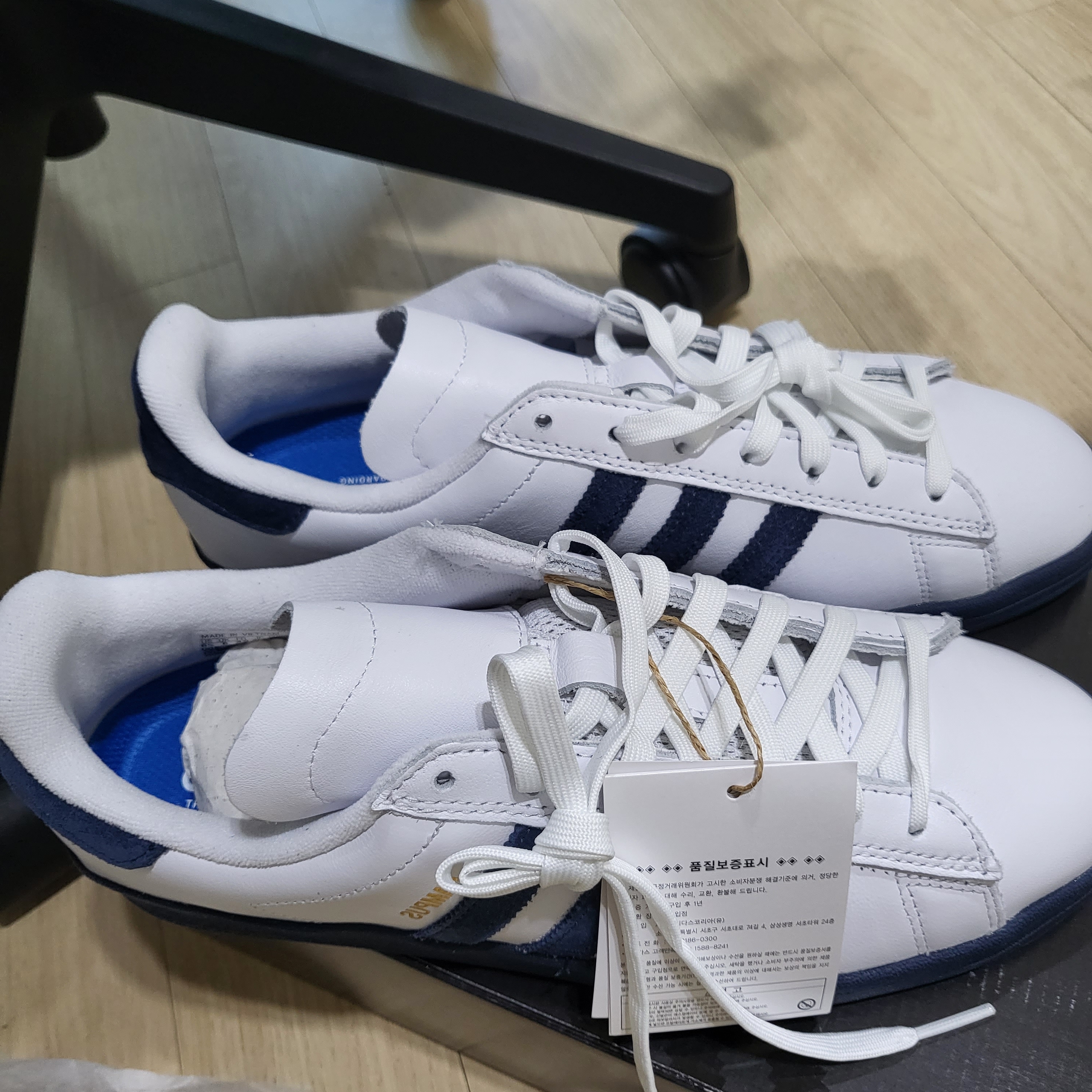 Adidas Campus ADV Cloud White Collegiate Navy 착용 스타일 - 2