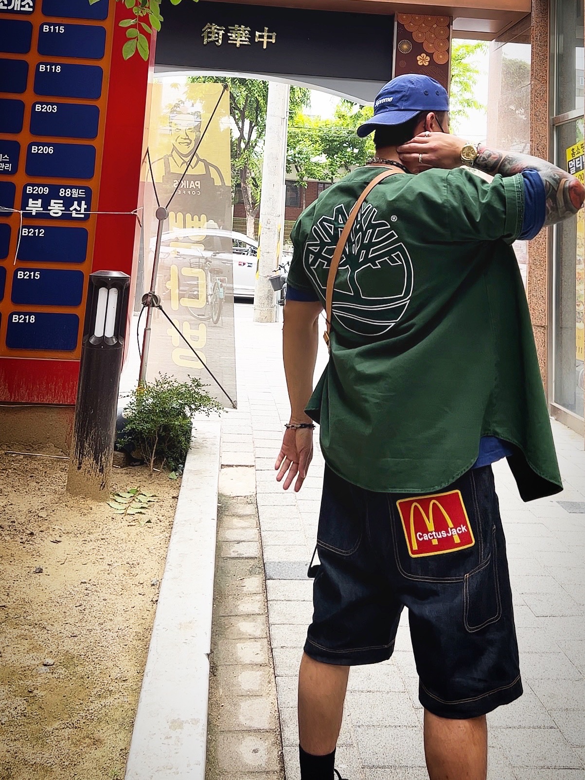 Supreme Coated Cordura Camp Cap Royal - 22SS, Supreme x The North Face Printed Pocket T-Shirt Navy - 23SS 착용 스타일 - 2