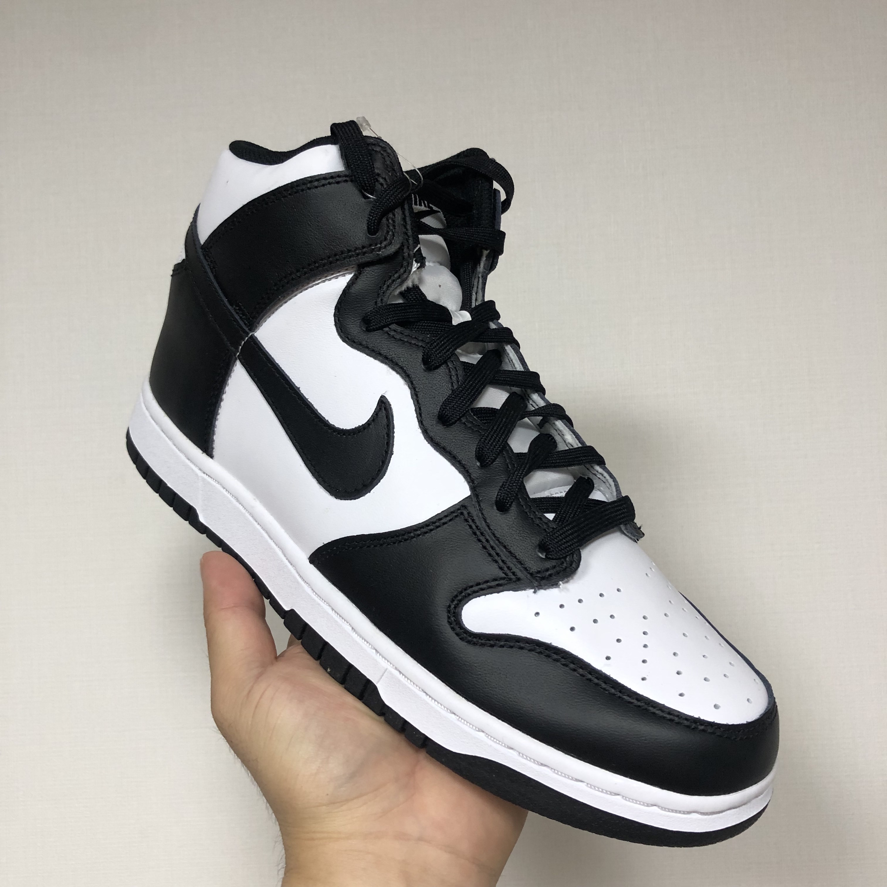 Nike Dunk High Retro Black and White 착용 스타일