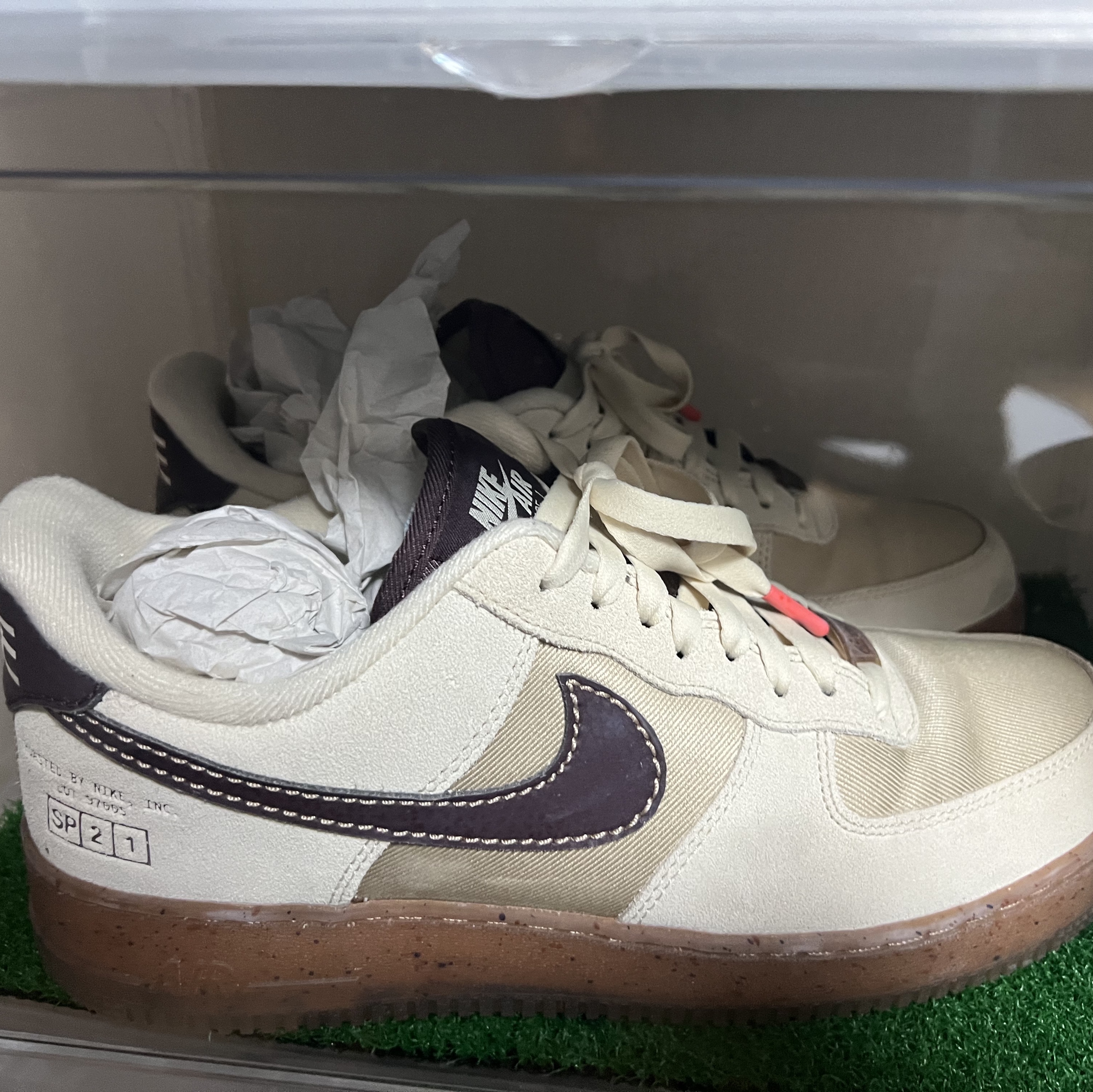 Nike Air Force 1 '07 LV8 Coffee 착용 스타일