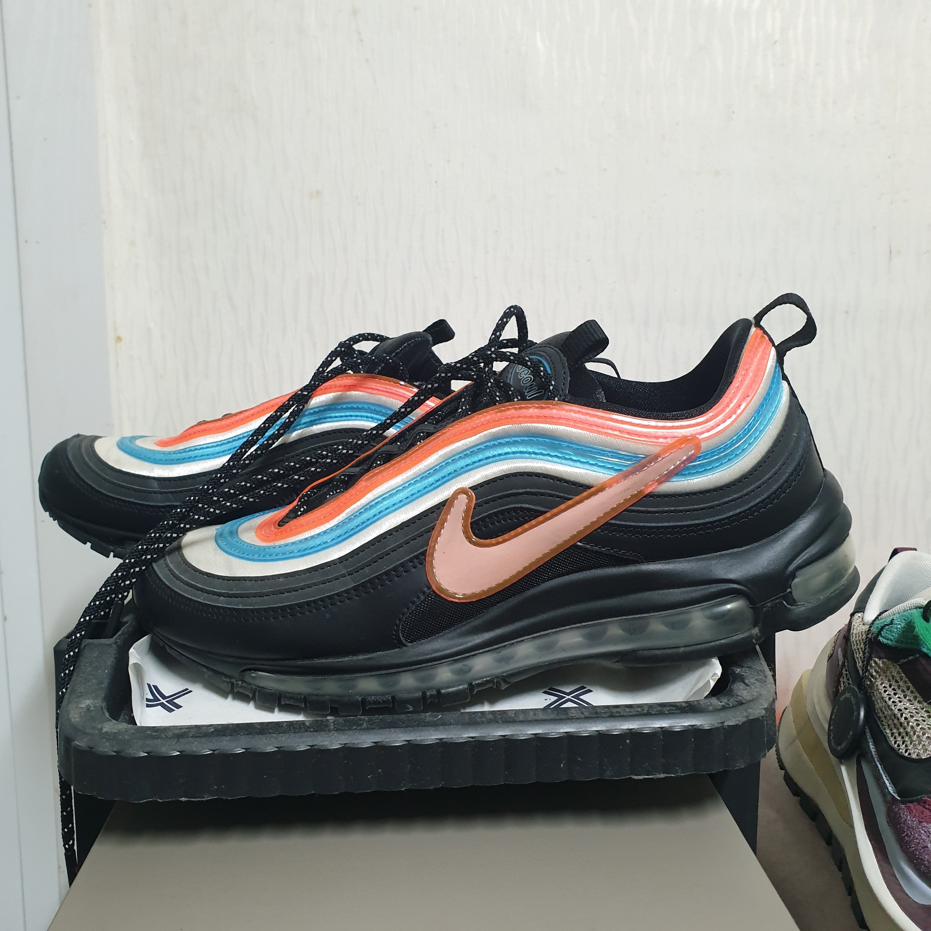 Nike Air Max 97 Neon Seoul 착용 스타일