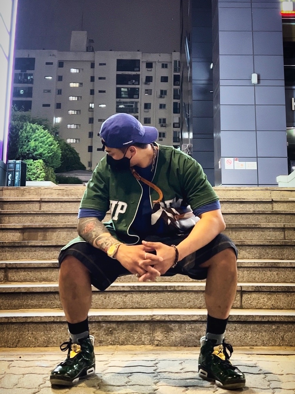 Supreme Coated Cordura Camp Cap Royal - 22SS, Supreme x The North Face Printed Pocket T-Shirt Navy - 23SS 착용 스타일 - 1