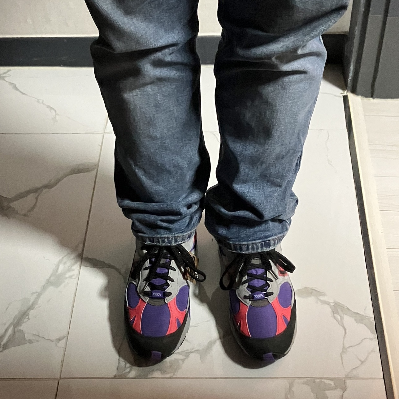 New Balance x Palace 991 Made in UK Black Ultra Violet 착용 스타일 - 2