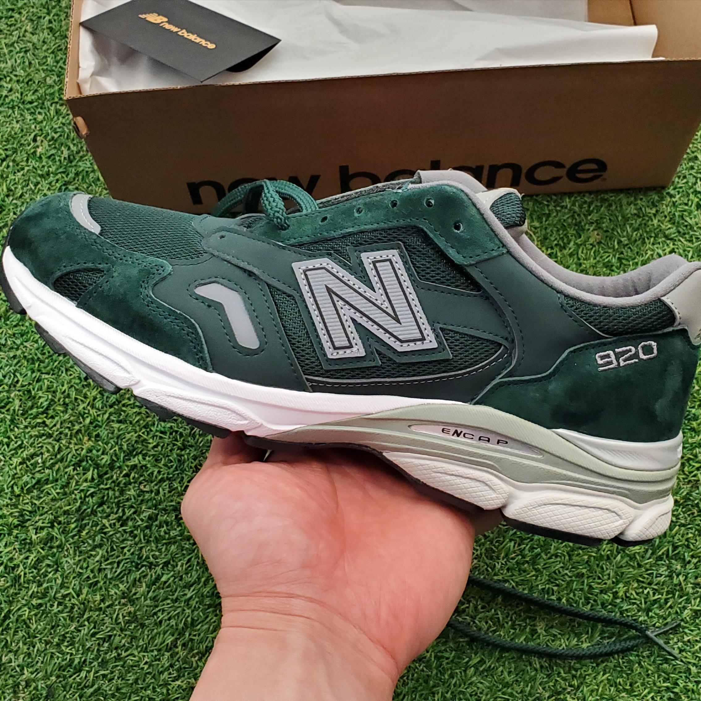 New Balance 920 Made in UK Green Grey 착용 스타일 - 1