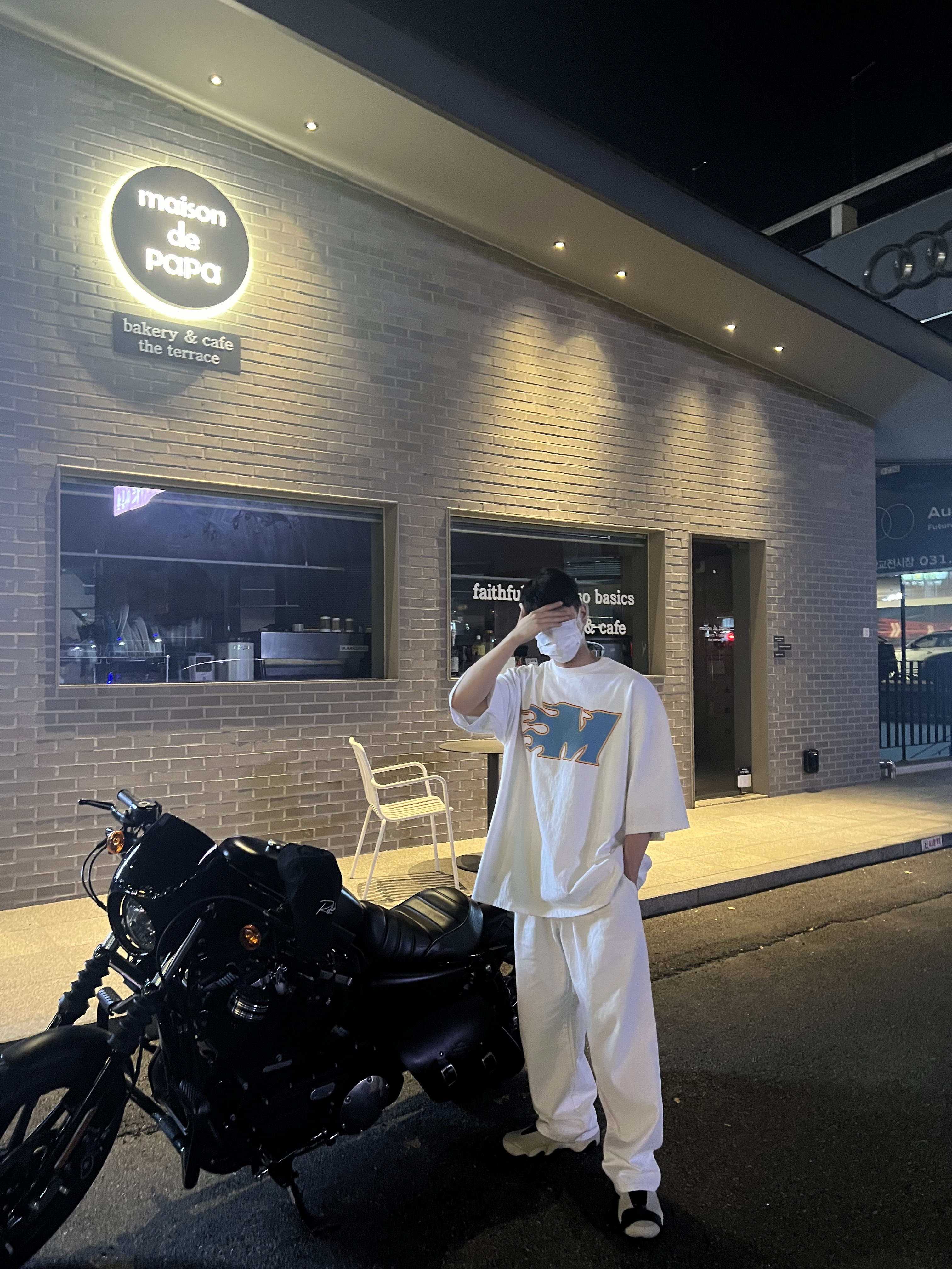 Oakley Factory Team x Brain Dead Flesh Milk Black 착용 스타일 - 1