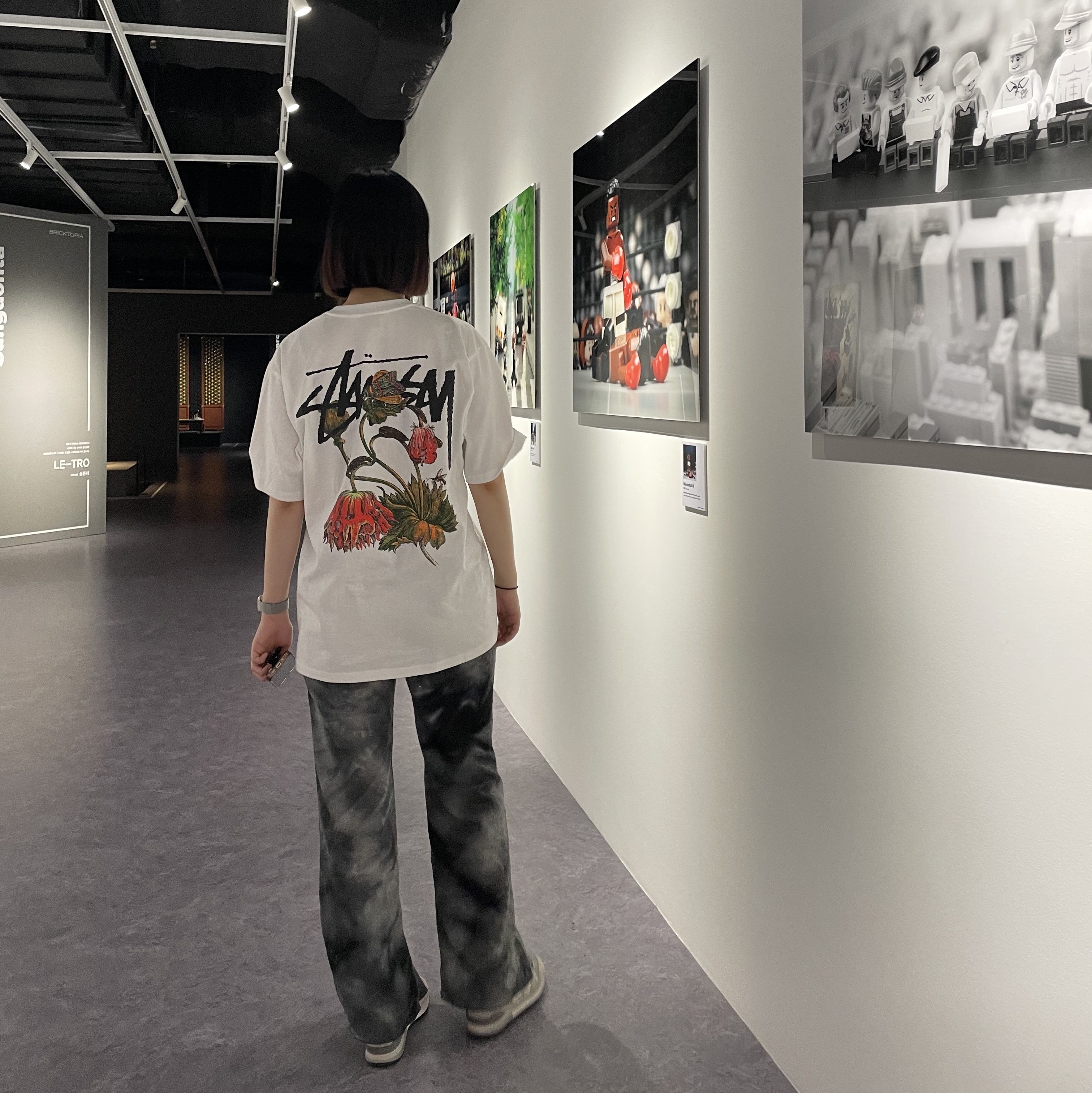 Stussy Withered Flower T-Shirt White 착용 스타일