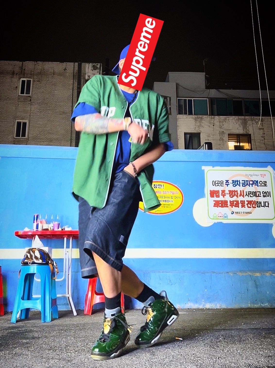 슈프림 코티드 코듀라 캠프캡 로얄 - 22SS, 슈프림 x 노스페이스 프린티드 포켓 티셔츠 네이비 - 23SS 착용 스타일 - 5