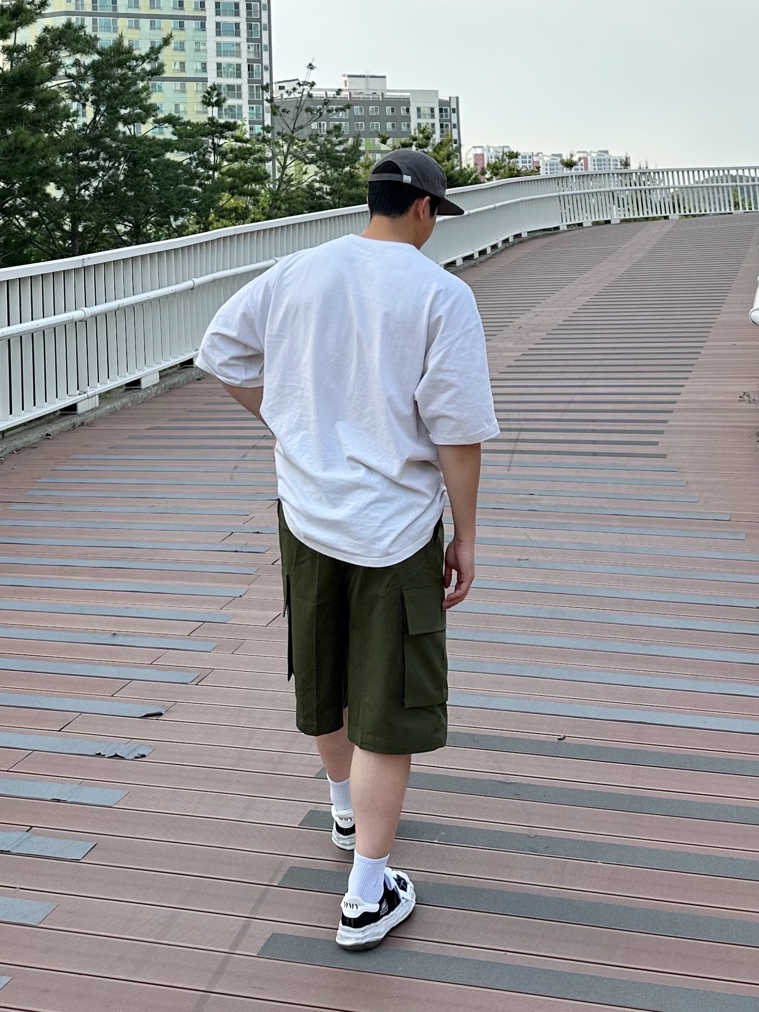 메종 미하라 야스히로 블레이키 OG 솔 캔버스 로우탑 스니커즈 블랙 화이트 착용 스타일 - 1