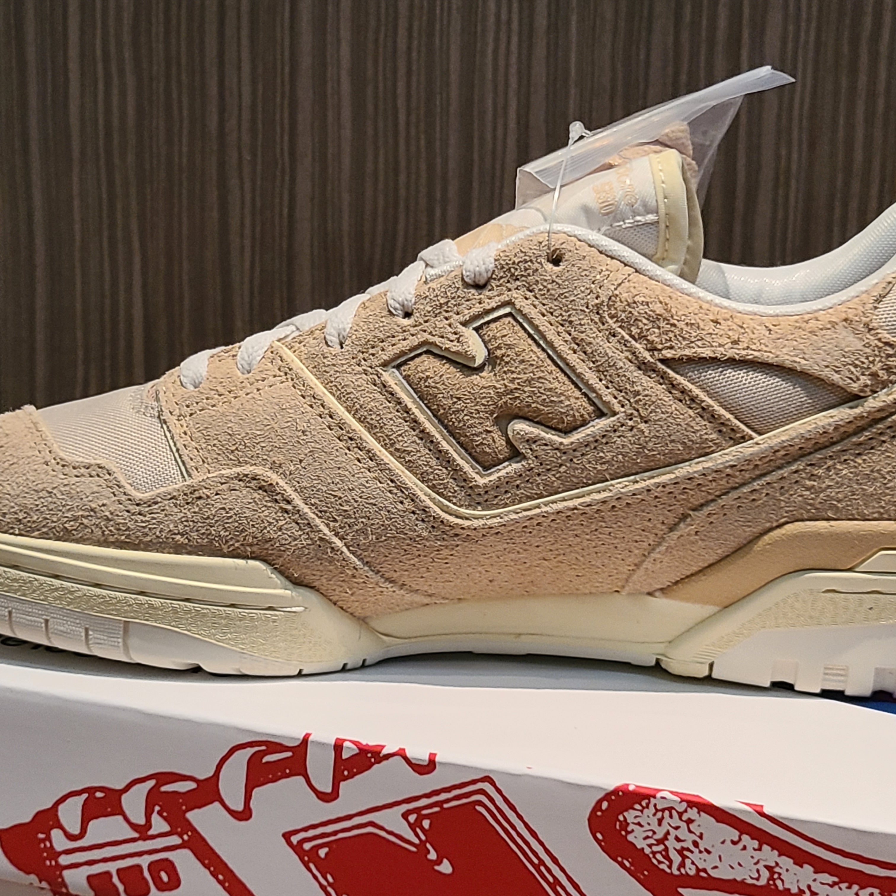 New Balance x Aime Leon Dore 550 Warm Sand 착용 스타일 - 3