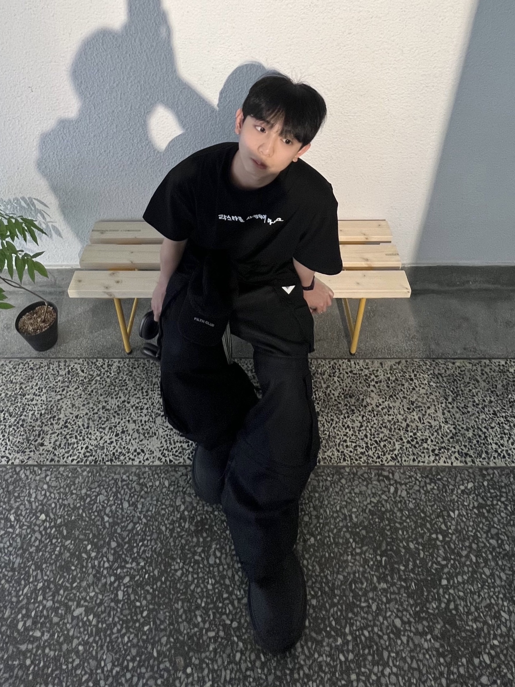 Balenciaga Steroid Derby Black, Project G/R Oversized Convertible Cargo Pants Coated Black 착용 스타일 - 2