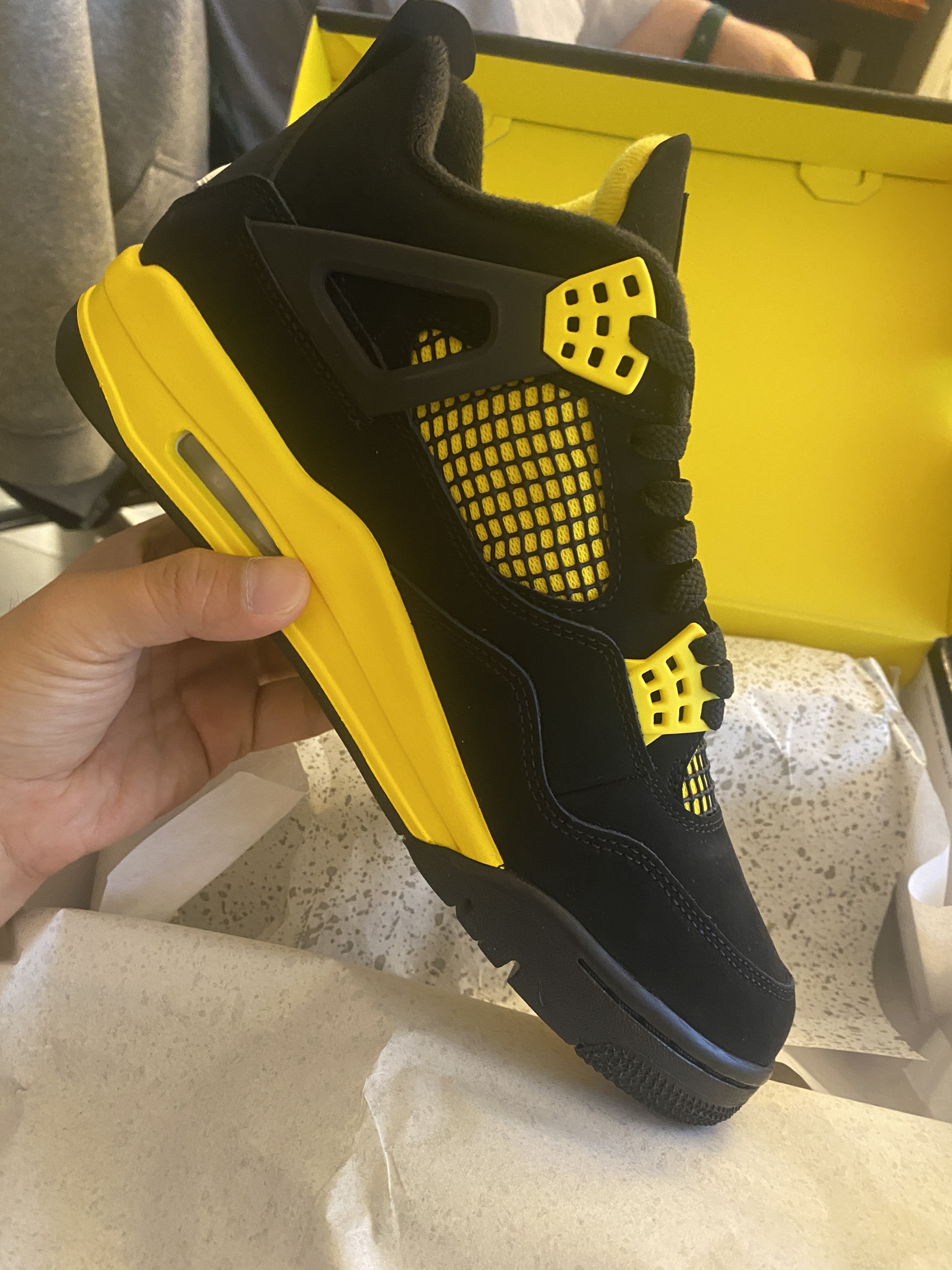 Jordan 4 Retro Thunder 2023 착용 스타일