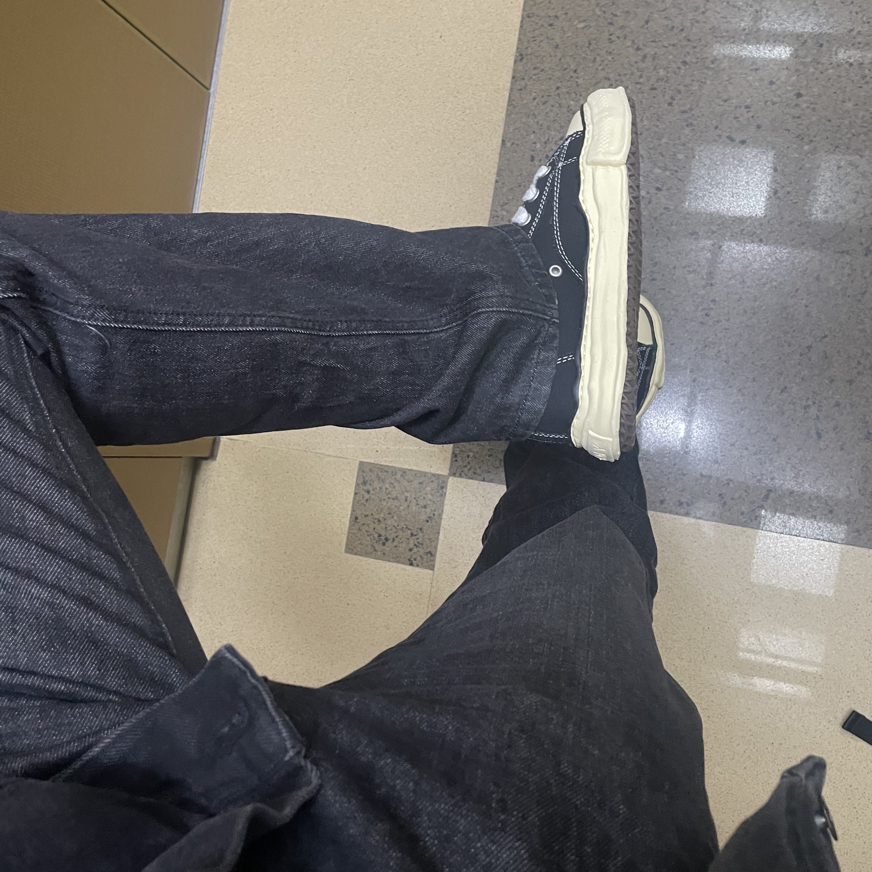 Maison Mihara Yasuhiro Peterson VL OG Sole Canvas Low-top Sneakers Black 착용 스타일 - 1