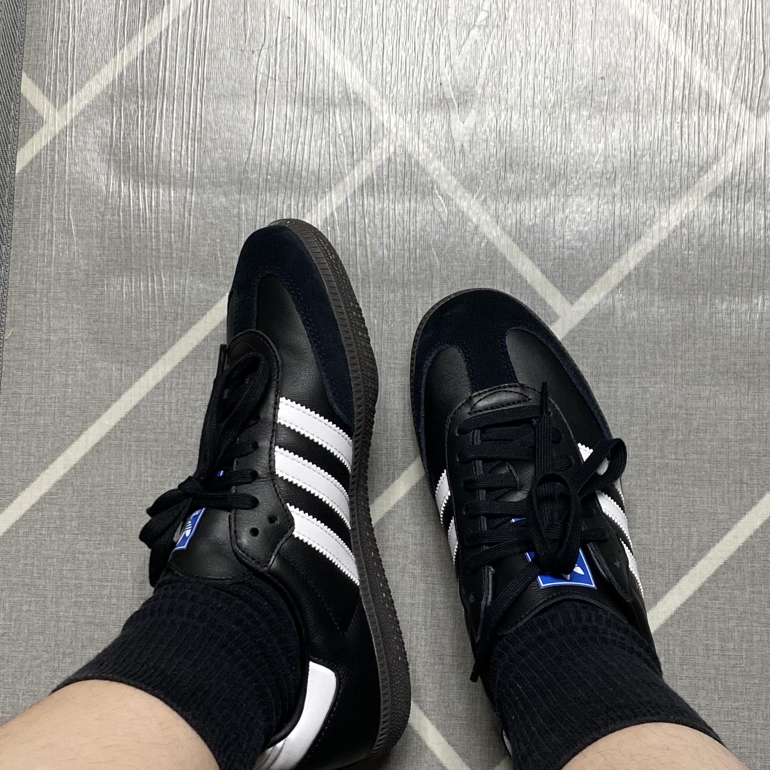 Adidas Samba OG Black White Gum 착용 스타일 - 3