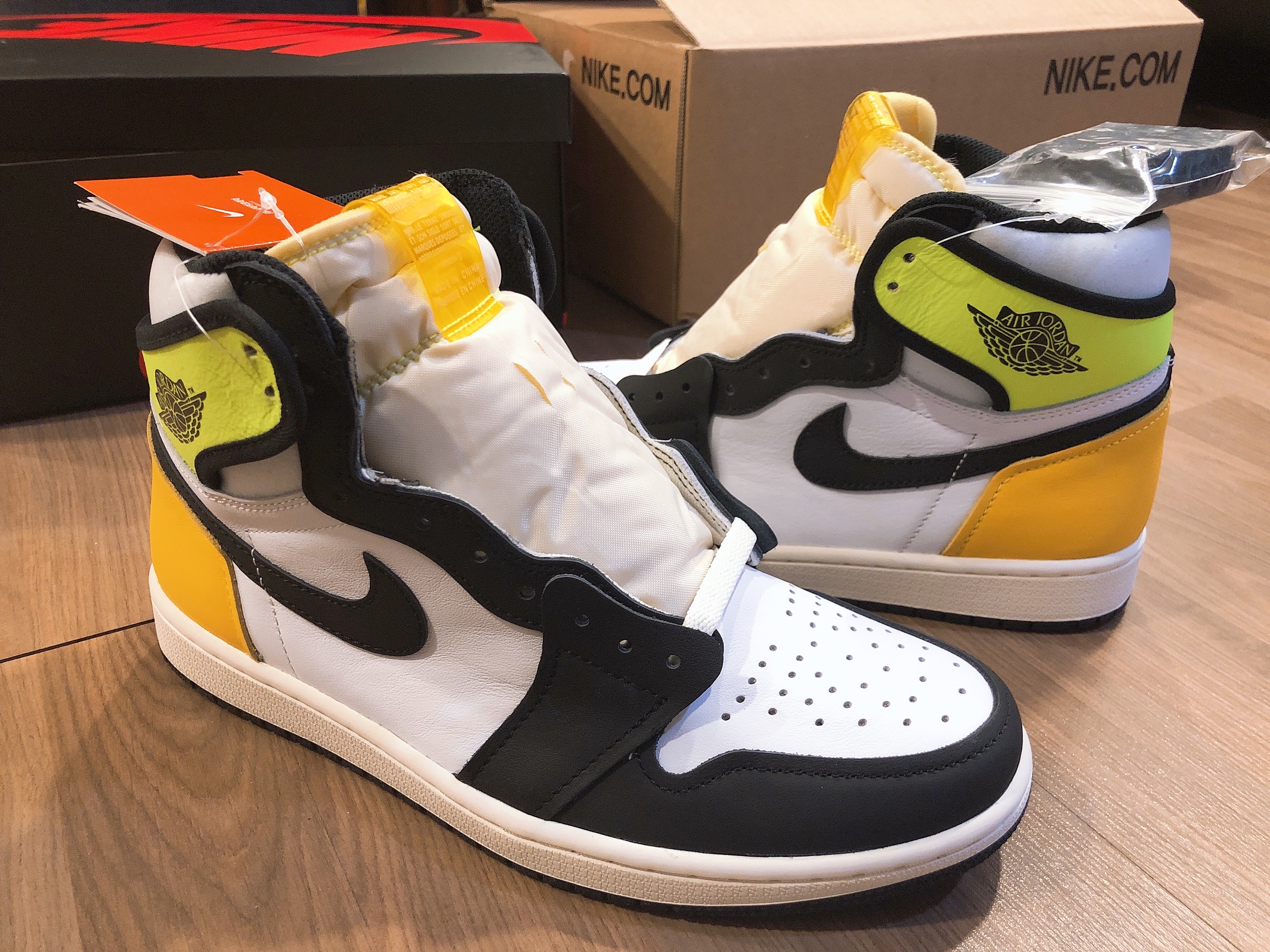Jordan 1 Retro High OG Volt Gold 착용 스타일