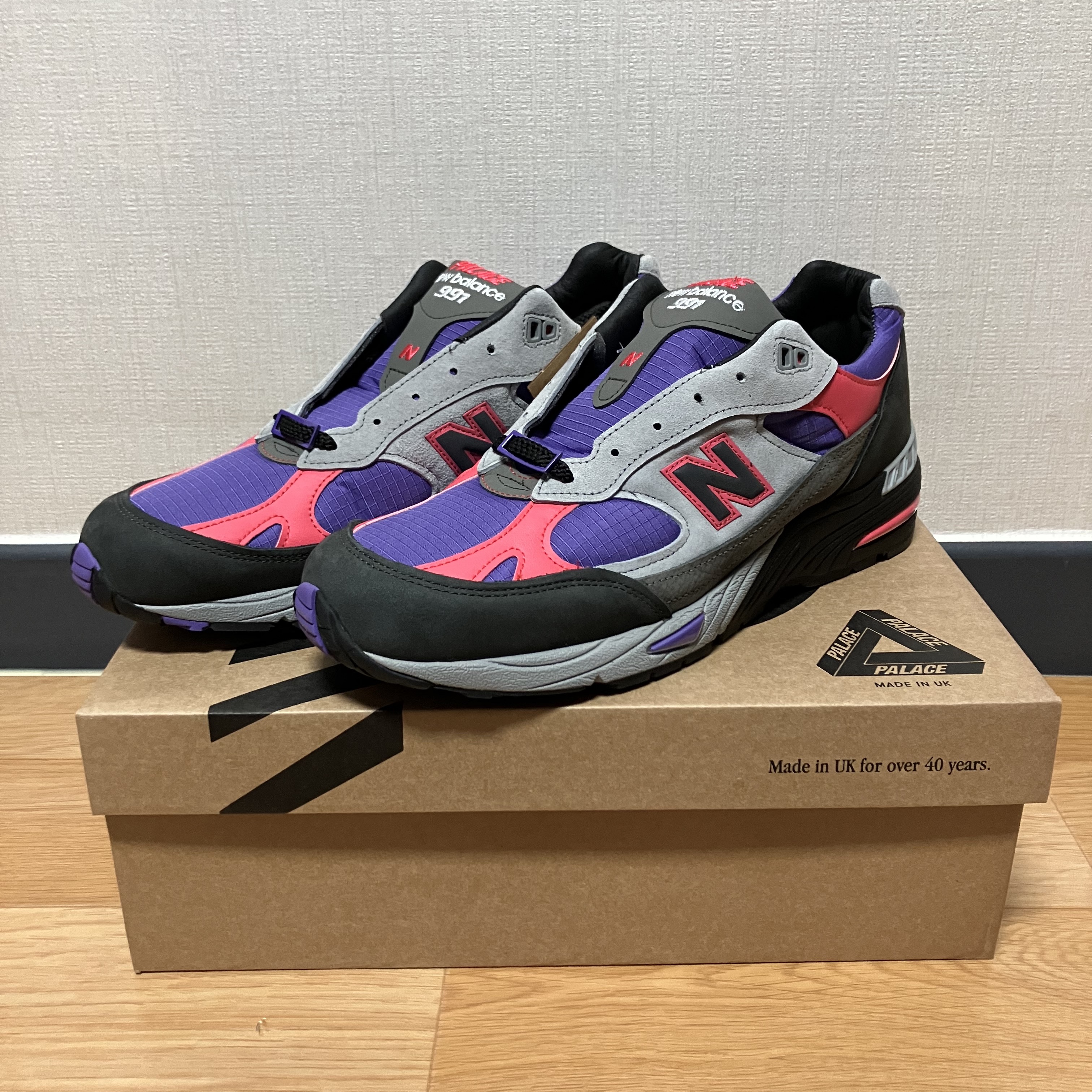New Balance x Palace 991 Made in UK Black Ultra Violet 착용 스타일 - 1