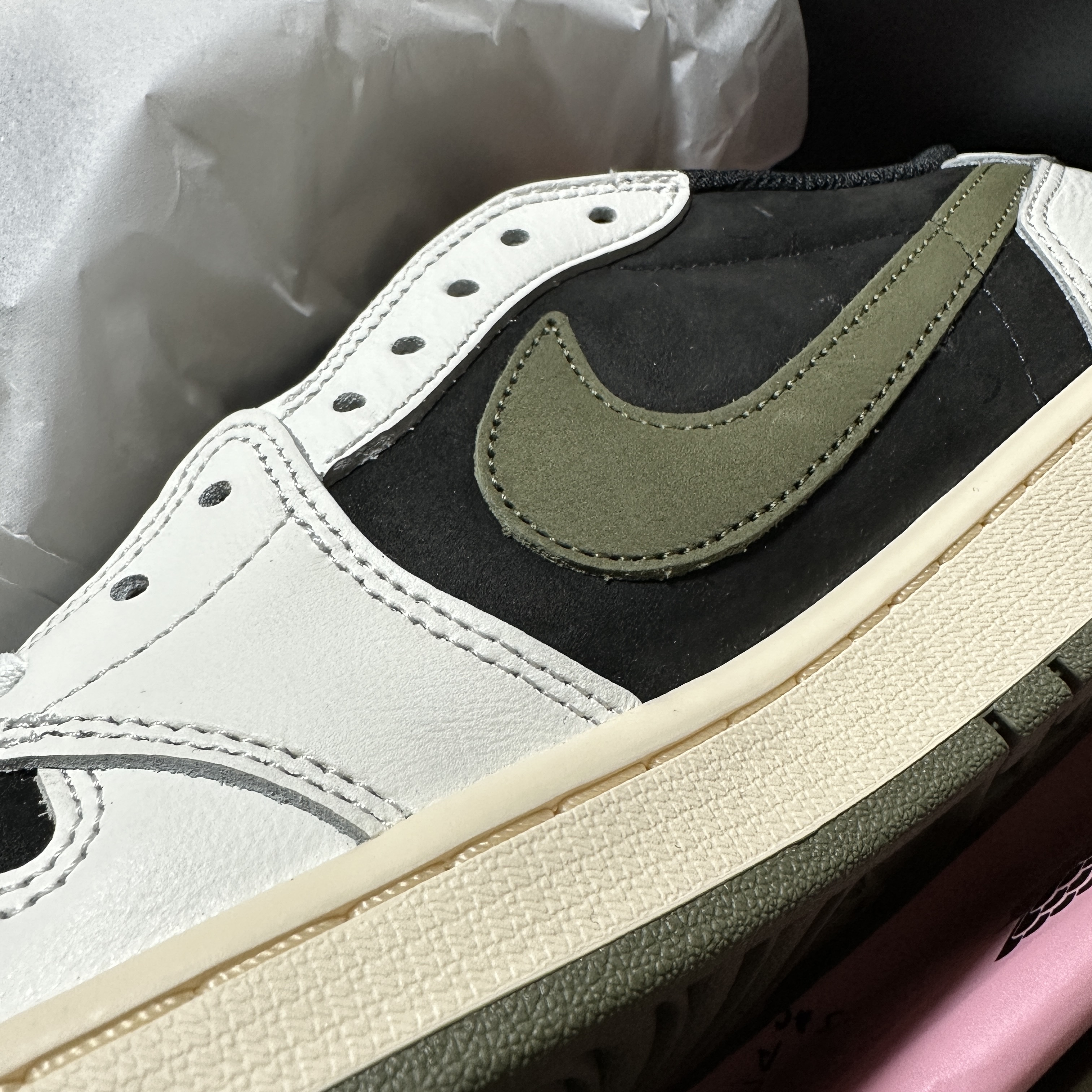(W) Jordan 1 x Travis Scott Retro Low OG SP Medium Olive 착용 스타일