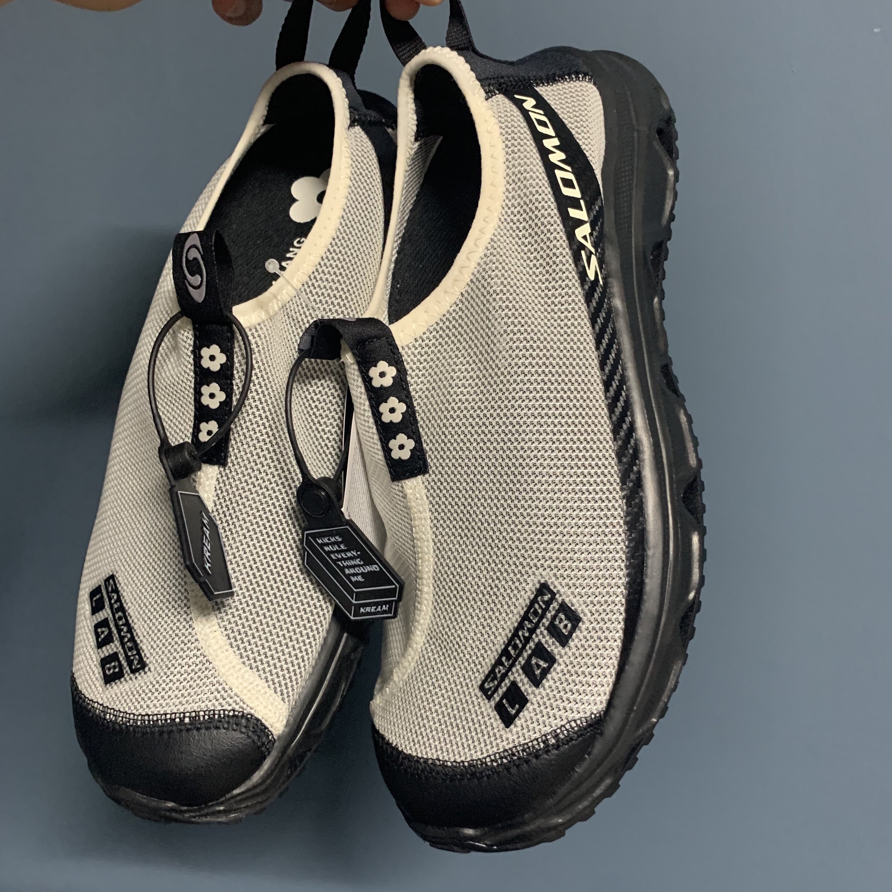Salomon x Sandy Liang RX Moc 3.0 Black White 착용 스타일