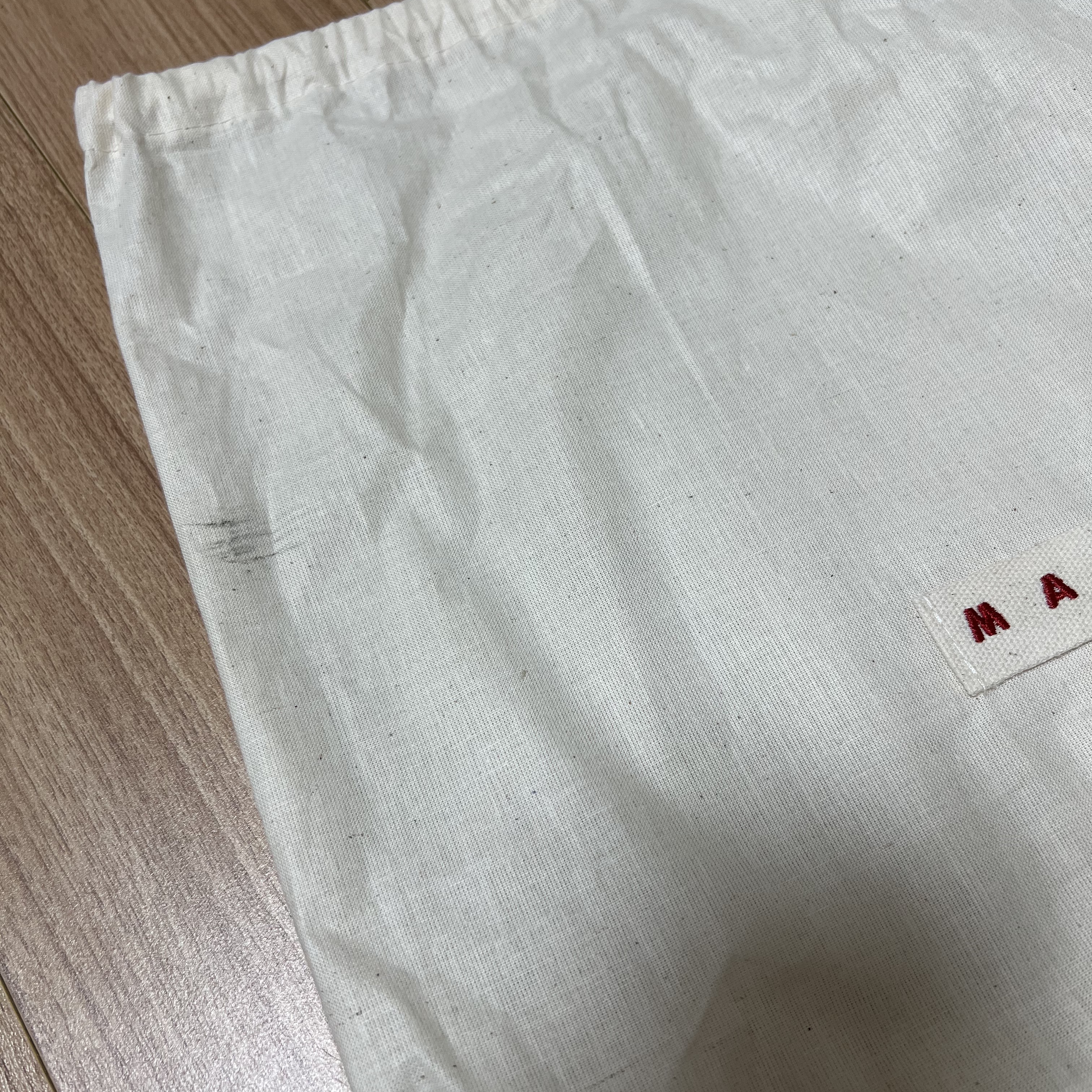 Marni Leather & Raffia Tropicalia Micro Bag Raw Sienna Brown 착용 스타일