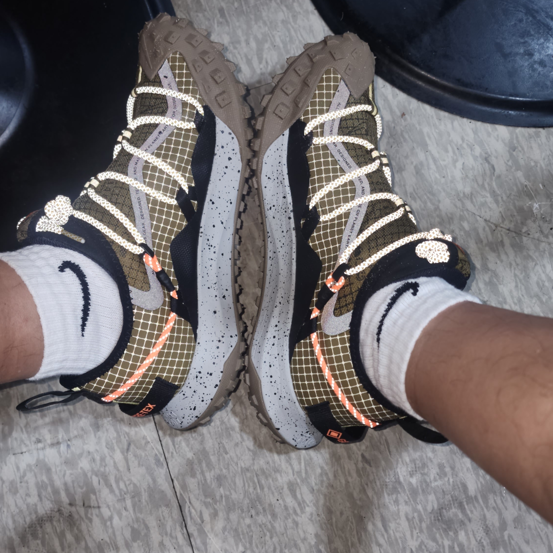 Nike ACG Mountain Fly Low Gore-Tex SE Hazel Rush 착용 스타일