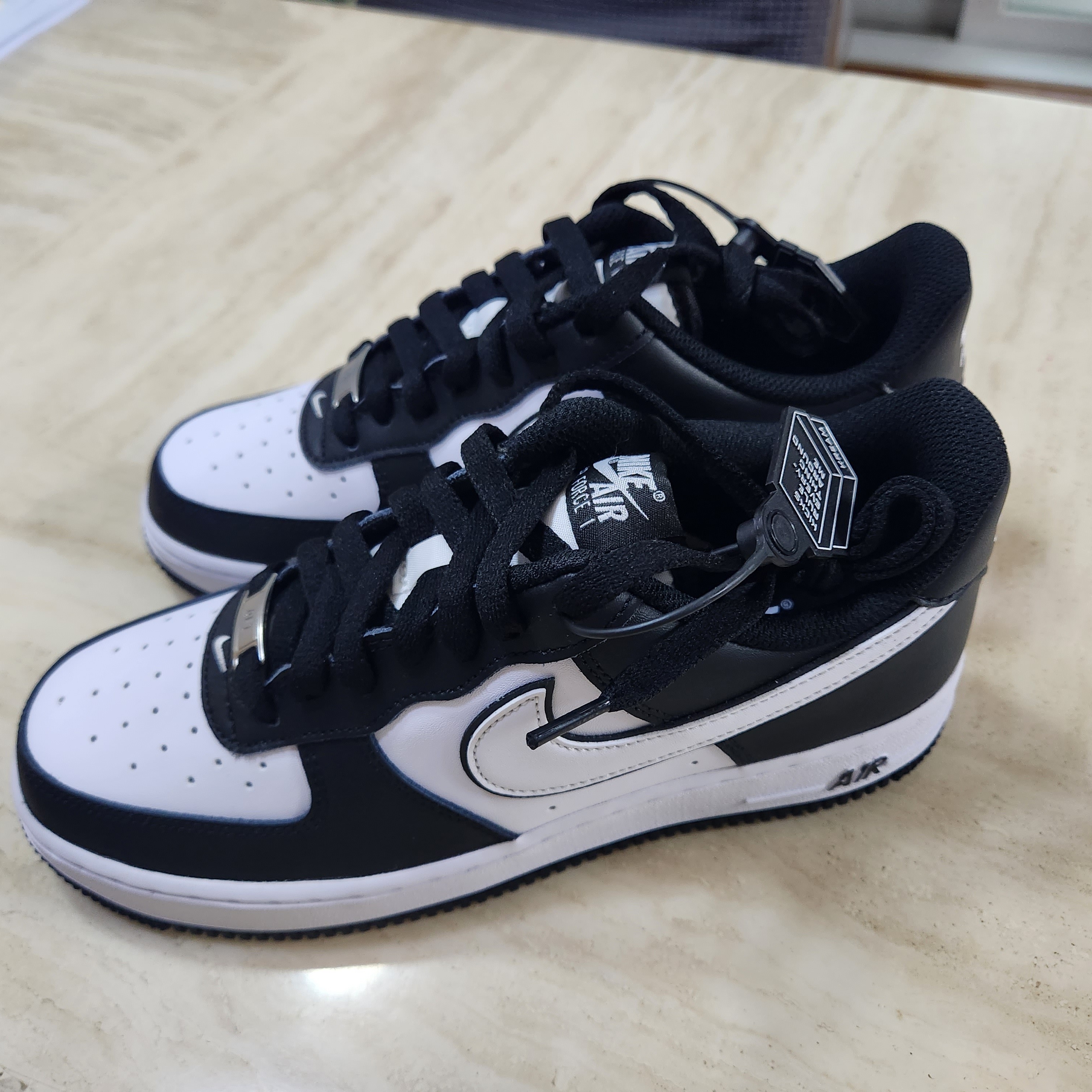 Nike Air Force 1 '07 Black White 착용 스타일
