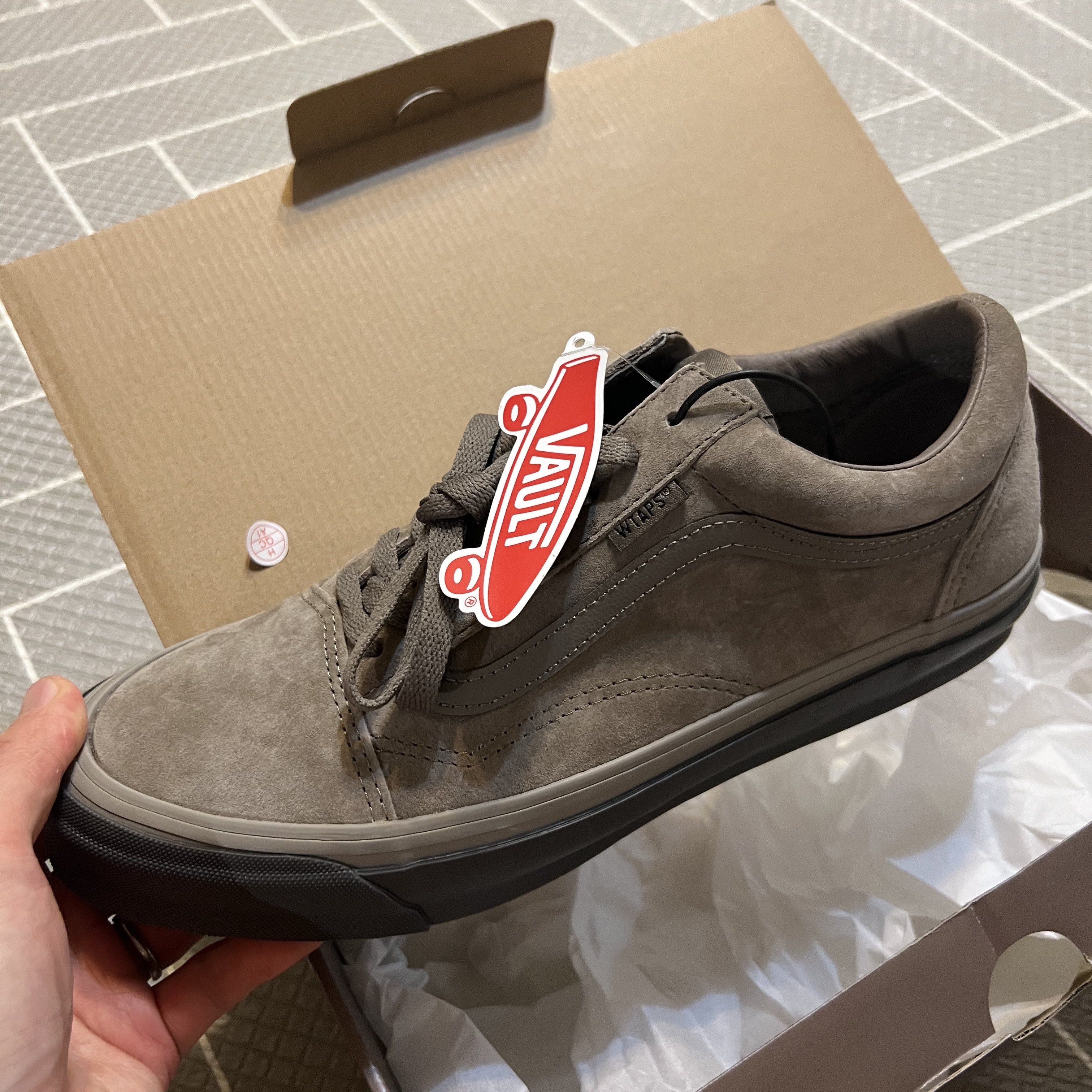 Vans Vault x WTAPS OG Old Skool LX Coyote, Auralee Hard Twist Denim Wide Pants Indigo 착용 스타일 - 3